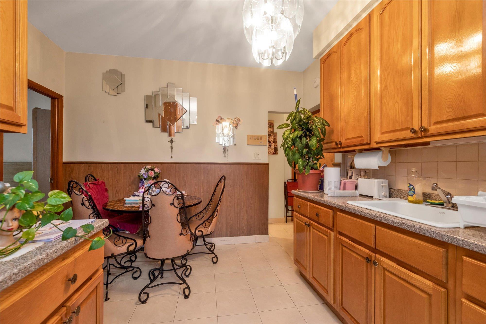 Single Family 83  Queens, NY 11385, MLS-863043-8