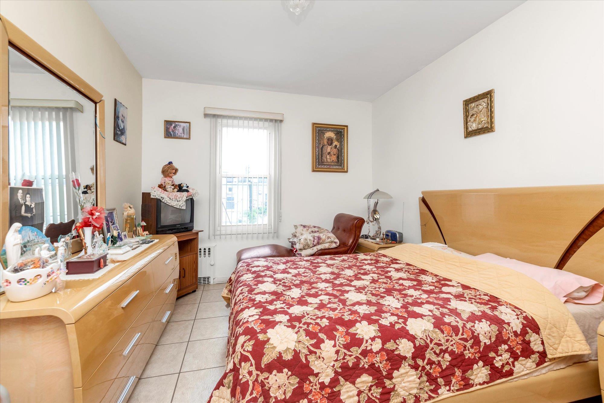 Single Family 83  Queens, NY 11385, MLS-863043-9