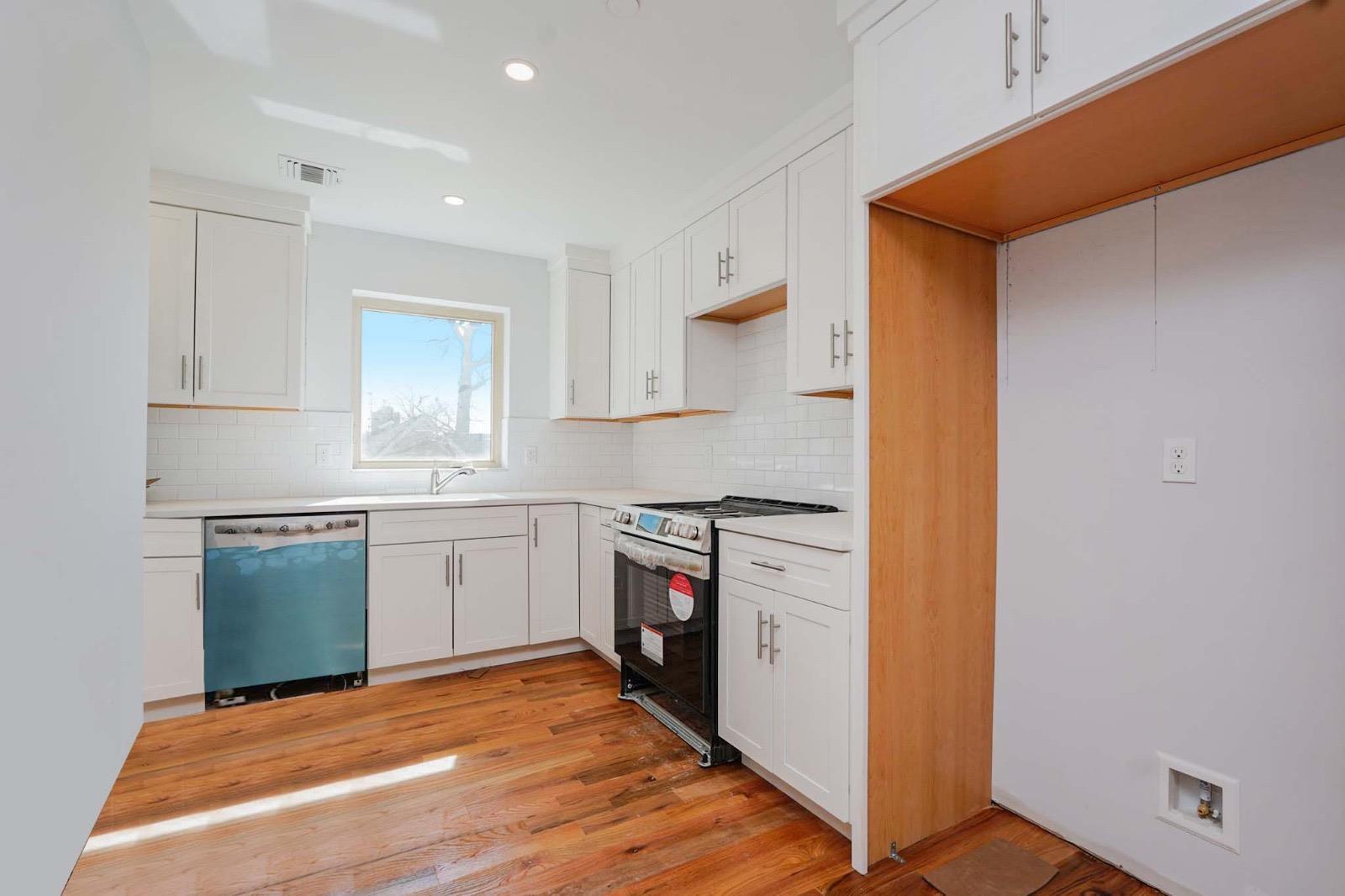 Single Family Ridge Ct  Staten Island, NY 10301, MLS-863082-5