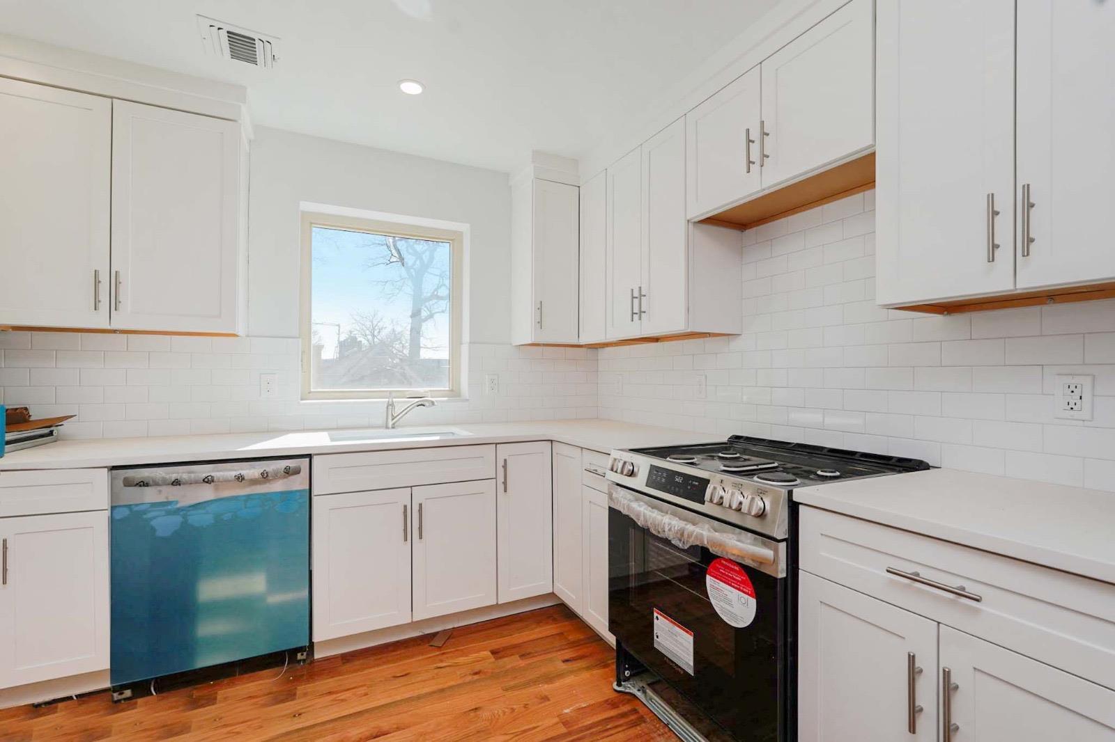 Single Family Ridge Ct  Staten Island, NY 10301, MLS-863082-6