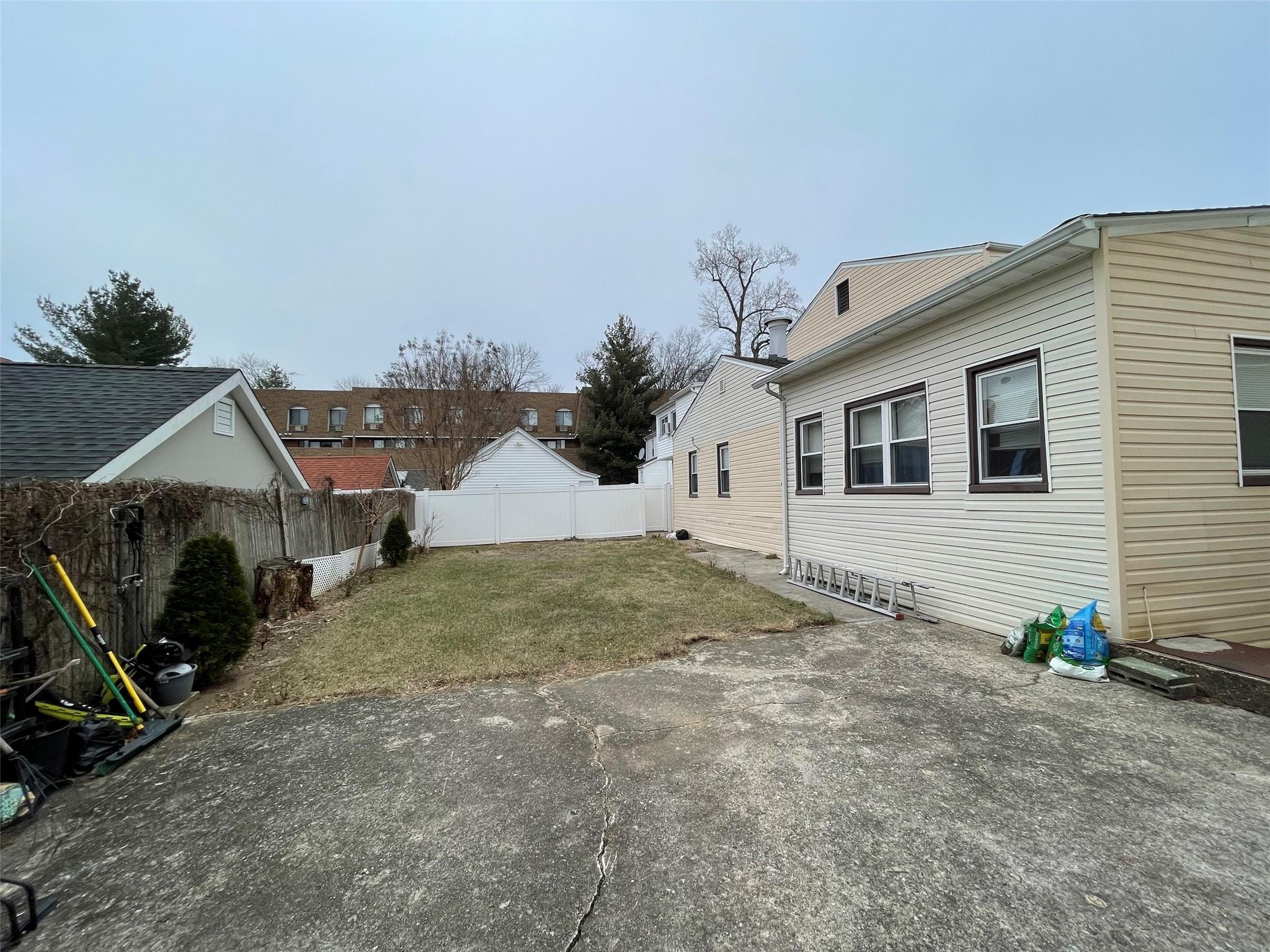 Single Family Ash  Nassau County, NY 11021, MLS-863089-2