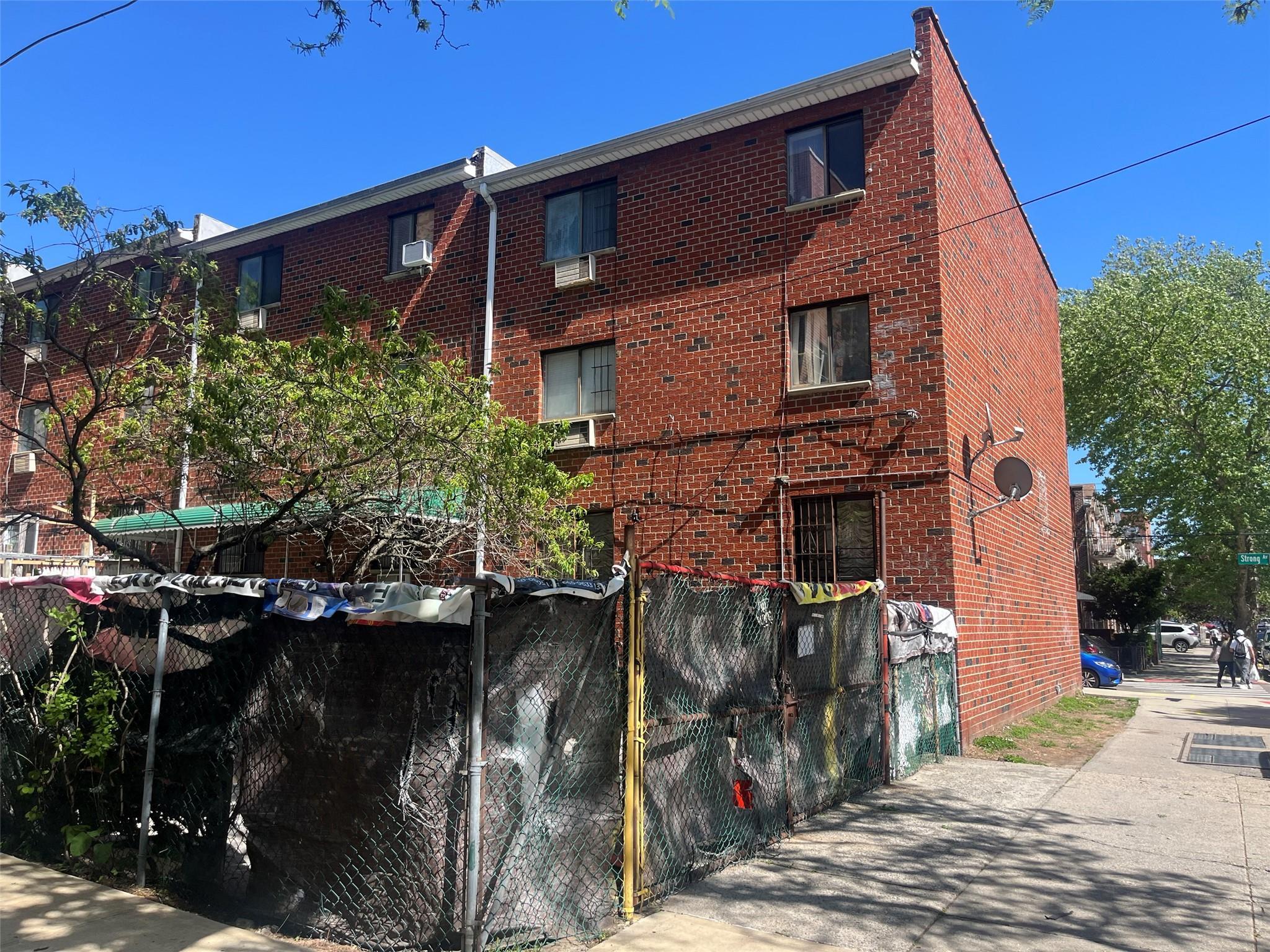 Single Family Strong  Queens, NY 11368, MLS-863121-3