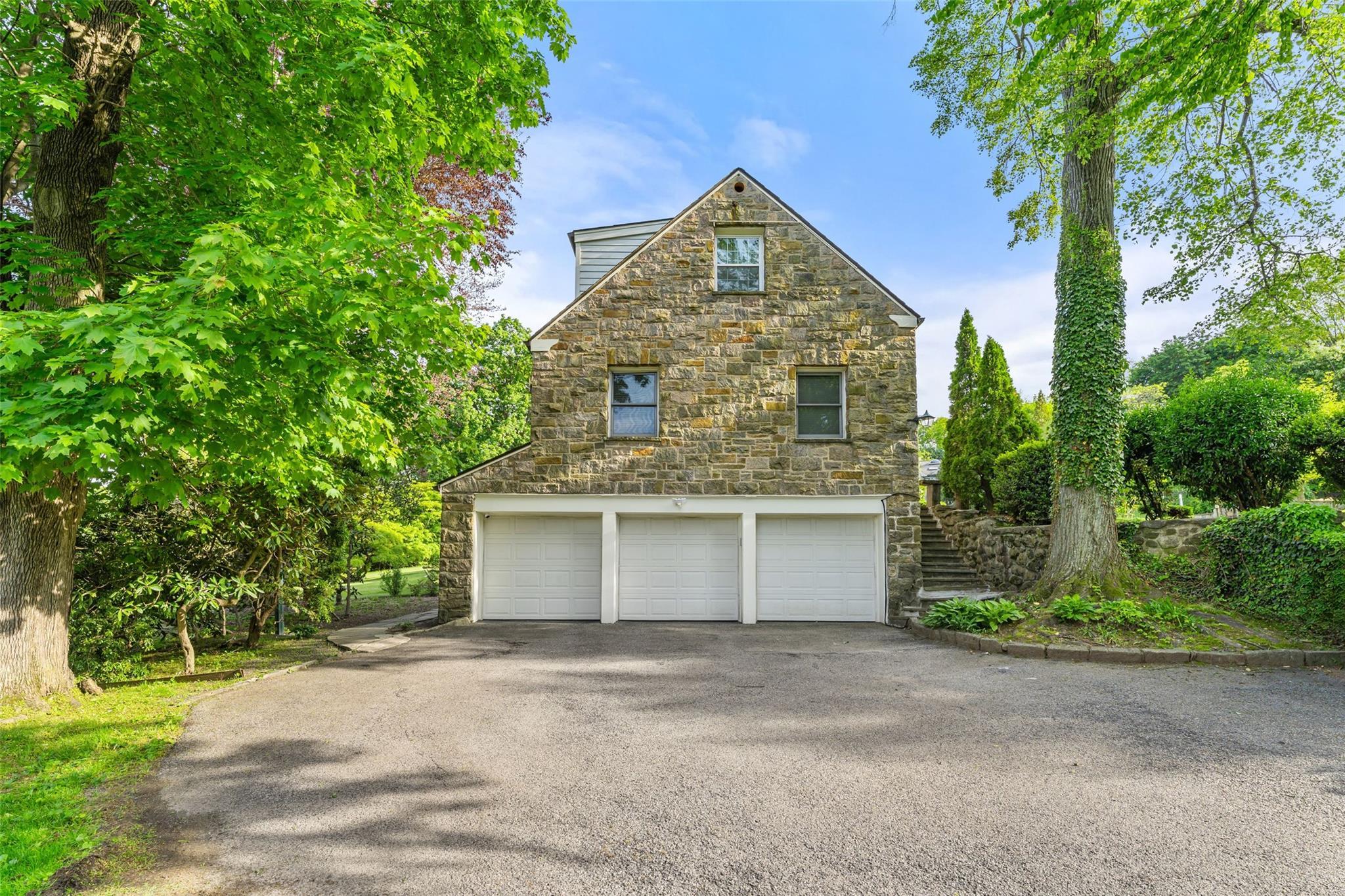 Single Family Castle  Westchester County, NY 10583, MLS-863130-24