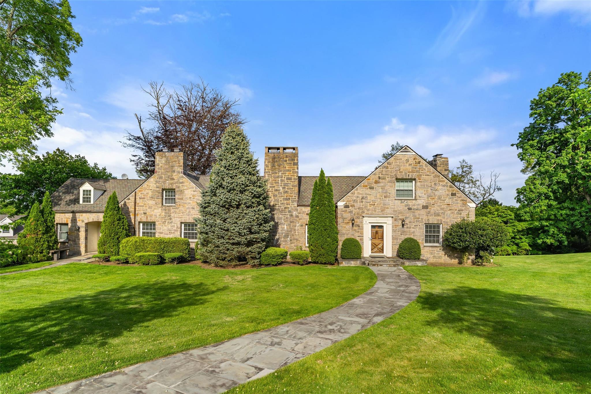Single Family Castle  Westchester County, NY 10583, MLS-863130-30