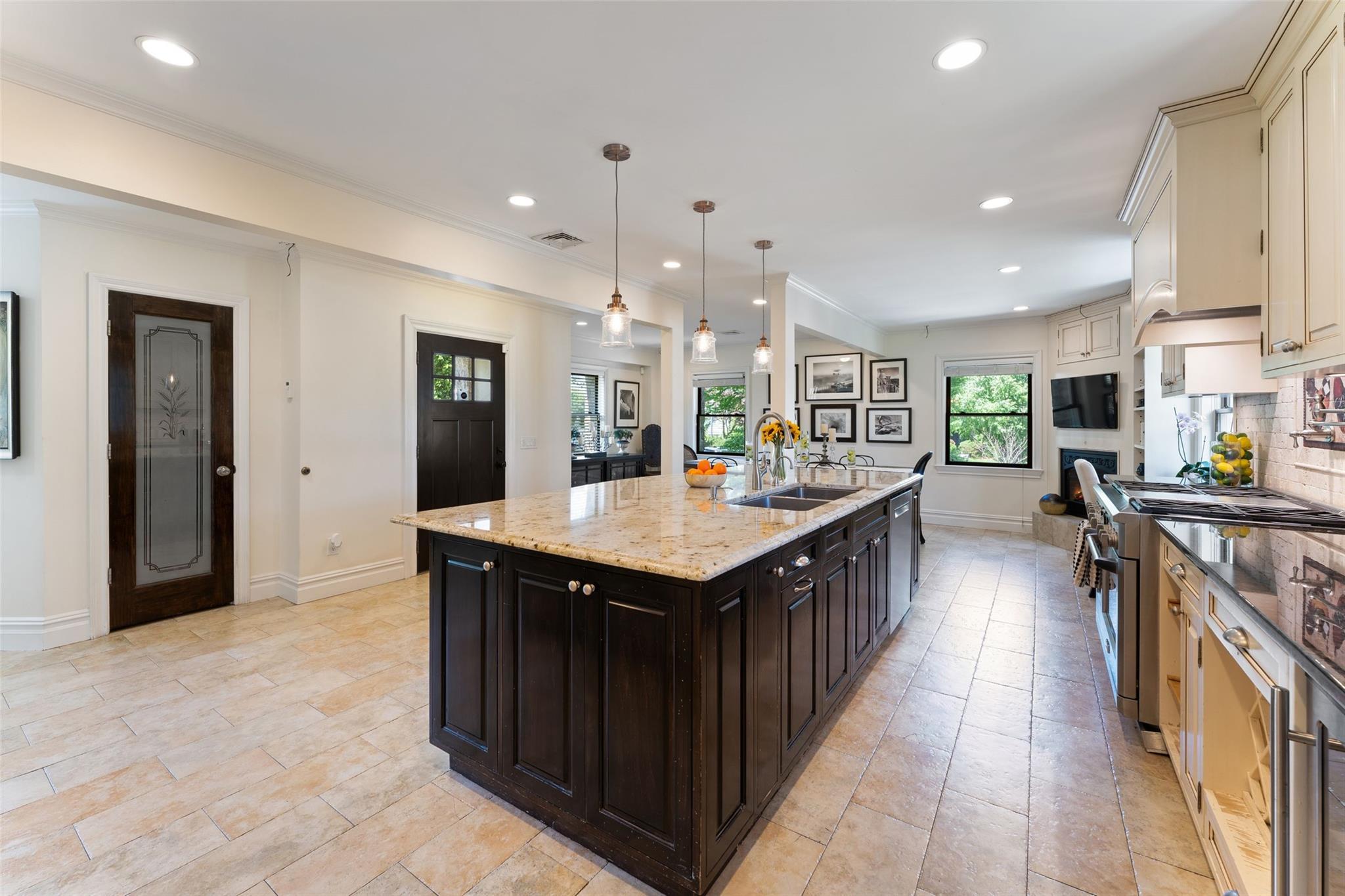 Single Family Castle  Westchester County, NY 10583, MLS-863130-9