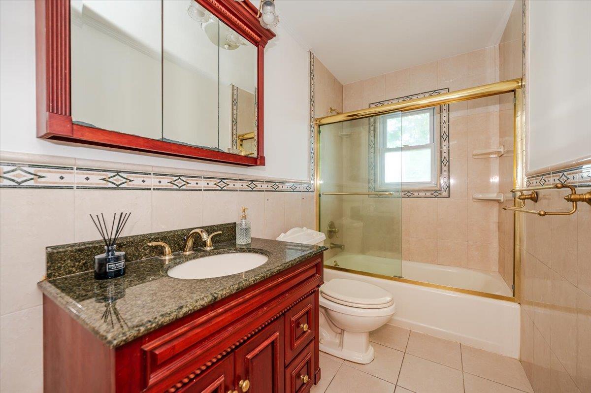 Single Family Hungry Harbor  Nassau County, NY 11581, MLS-863160-17