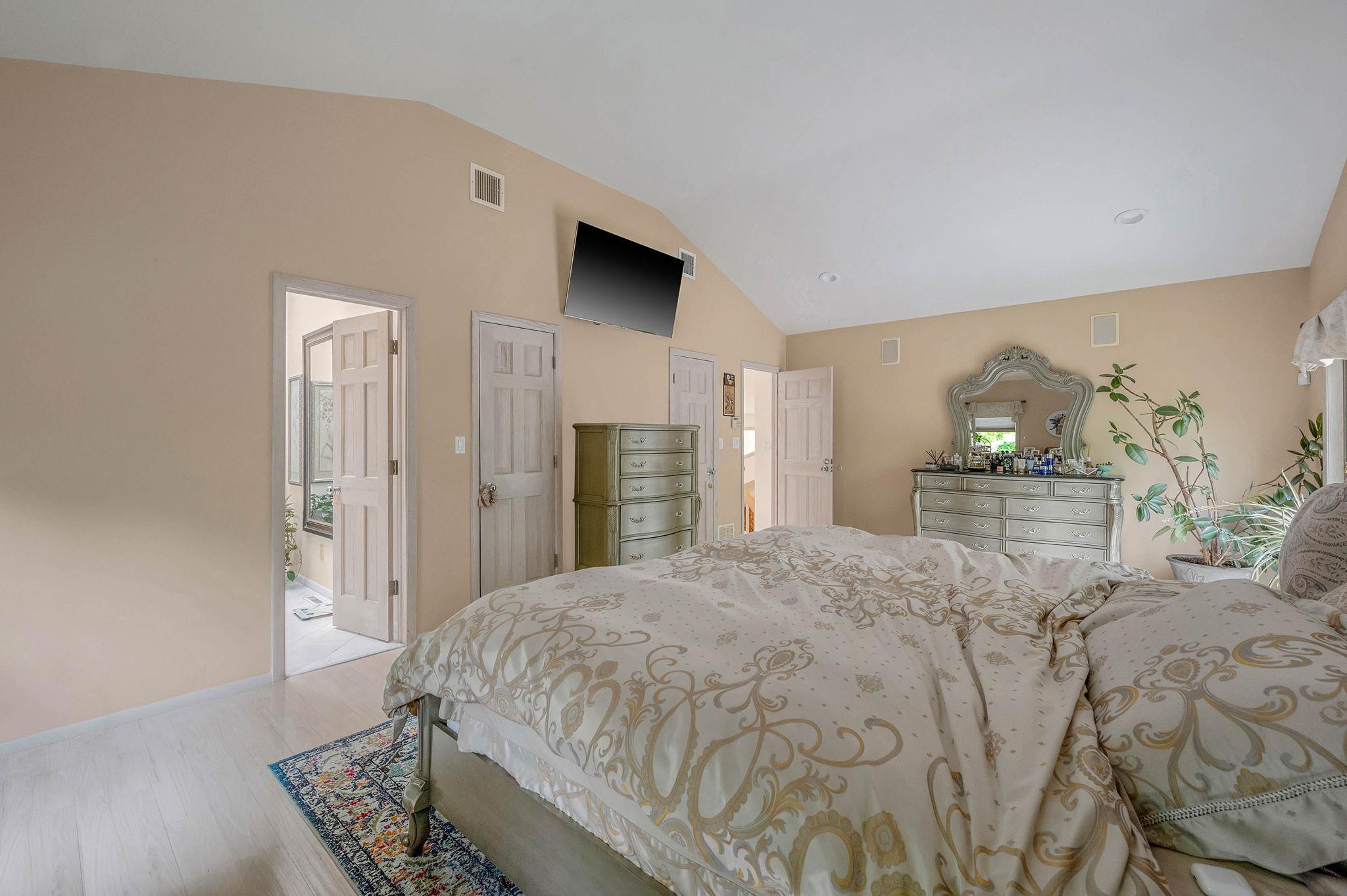 Single Family Farmview Drive  Suffolk County, NY 11746, MLS-863181-25