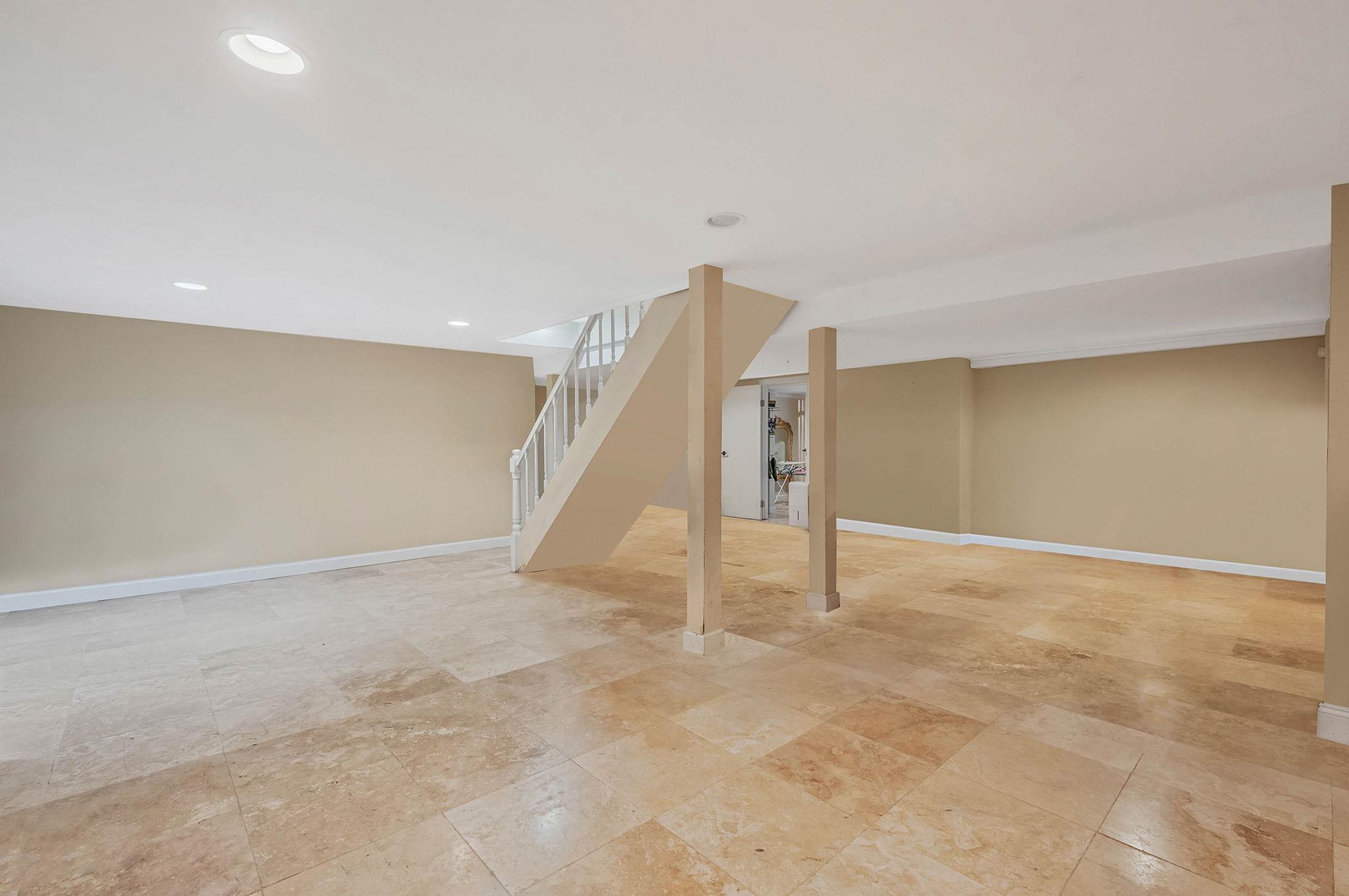 Single Family Farmview Drive  Suffolk County, NY 11746, MLS-863181-32