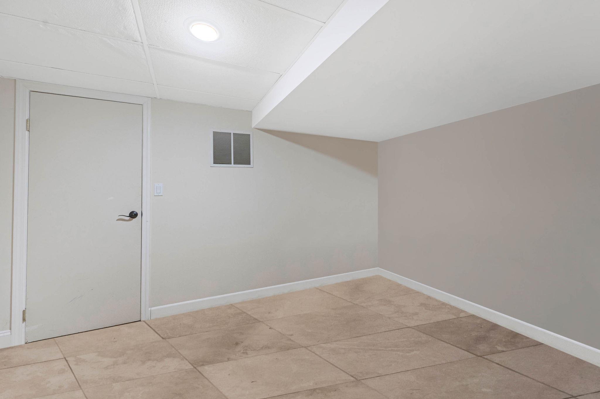 Single Family Farmview Drive  Suffolk County, NY 11746, MLS-863181-37