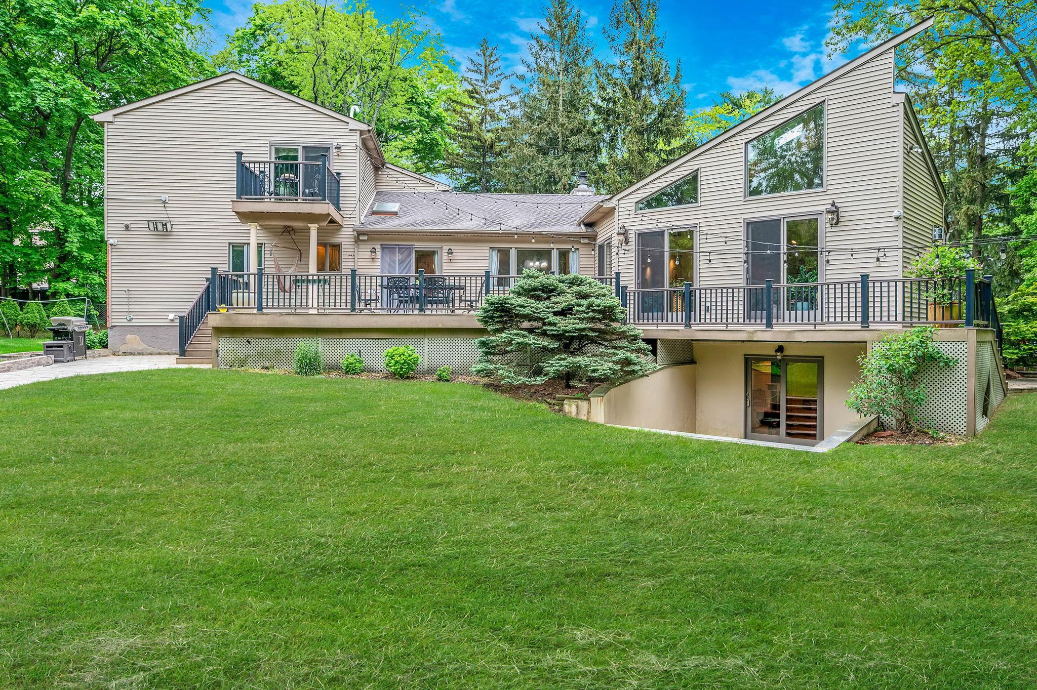 Single Family Farmview Drive  Suffolk County, NY 11746, MLS-863181-43