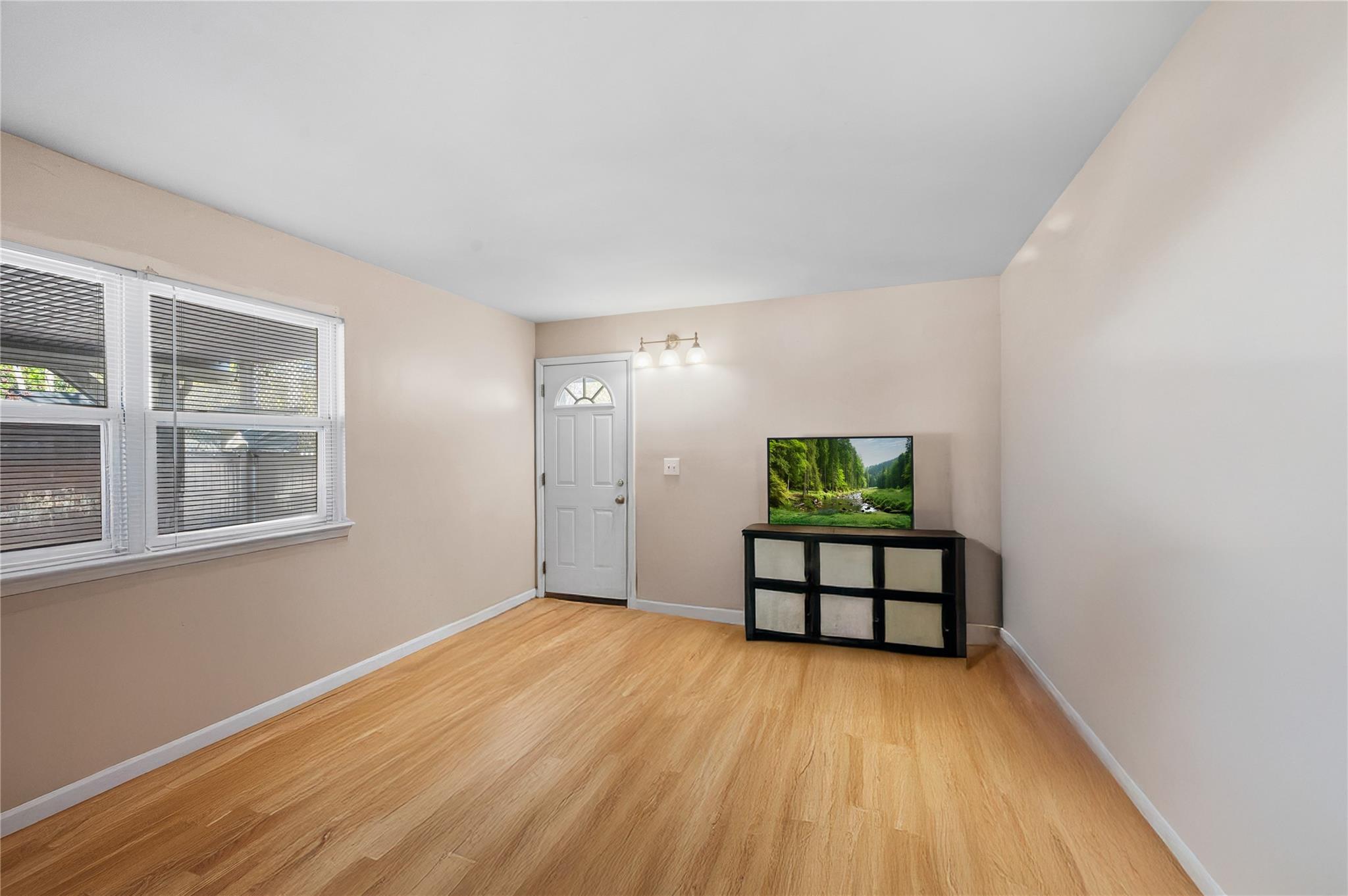 Single Family Prospect  Suffolk County, NY 11706, MLS-863200-21