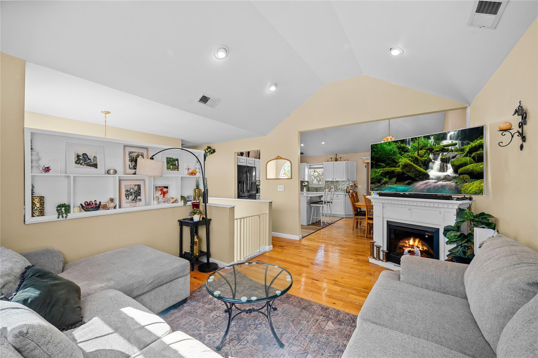 Single Family Prospect  Suffolk County, NY 11706, MLS-863200-7