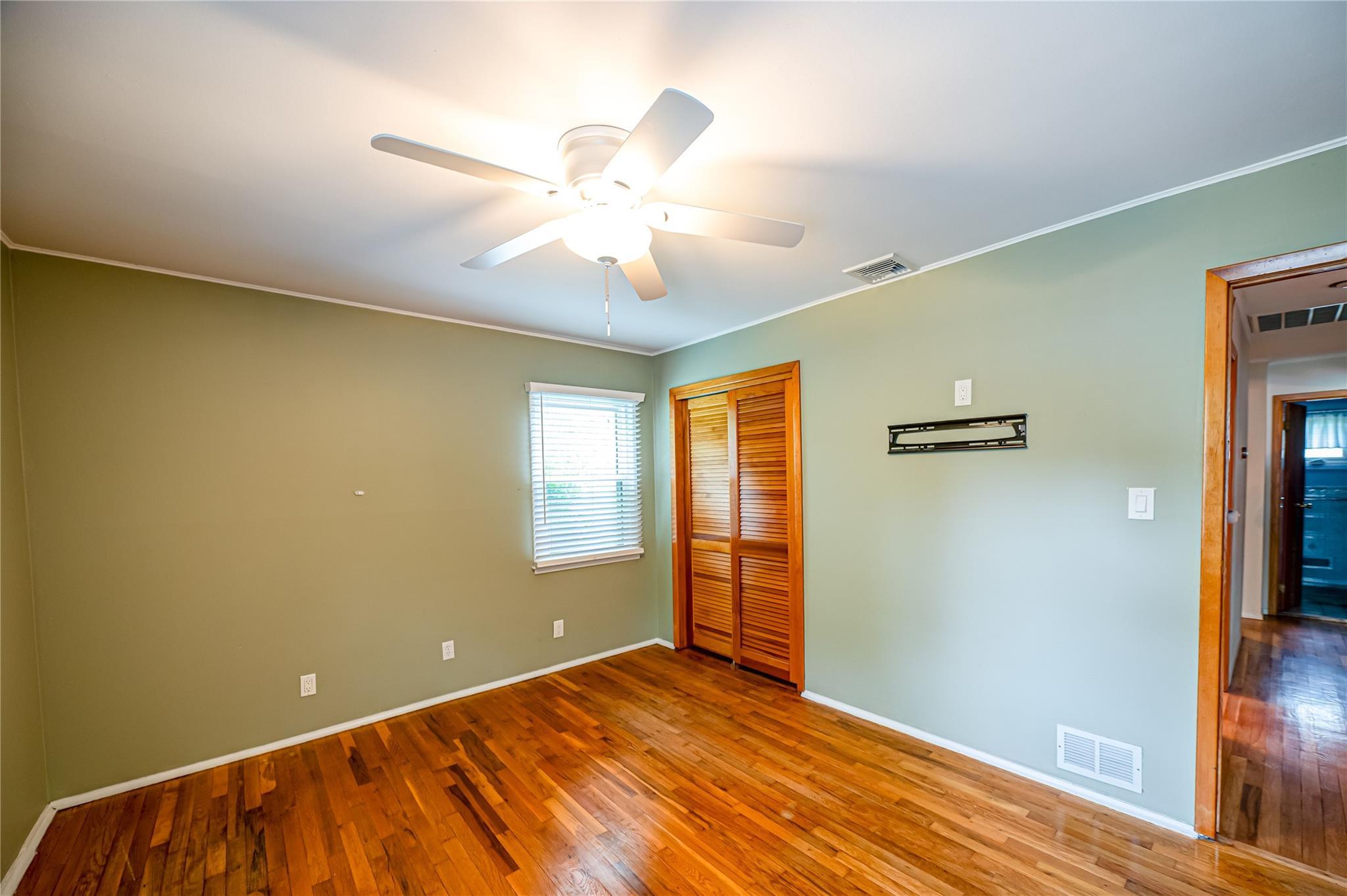 Single Family Glen  Suffolk County, NY 11703, MLS-863204-17