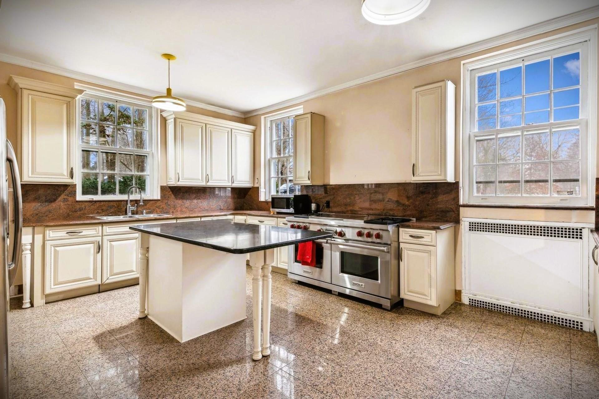 Single Family Auserehl Suffolk County, NY 11743, MLS-863213-11