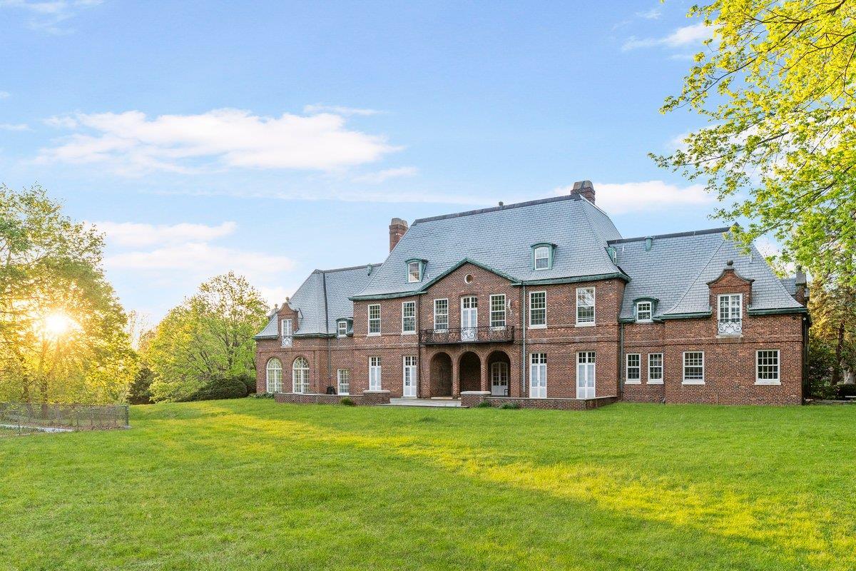 Single Family Auserehl Suffolk County, NY 11743, MLS-863213-20