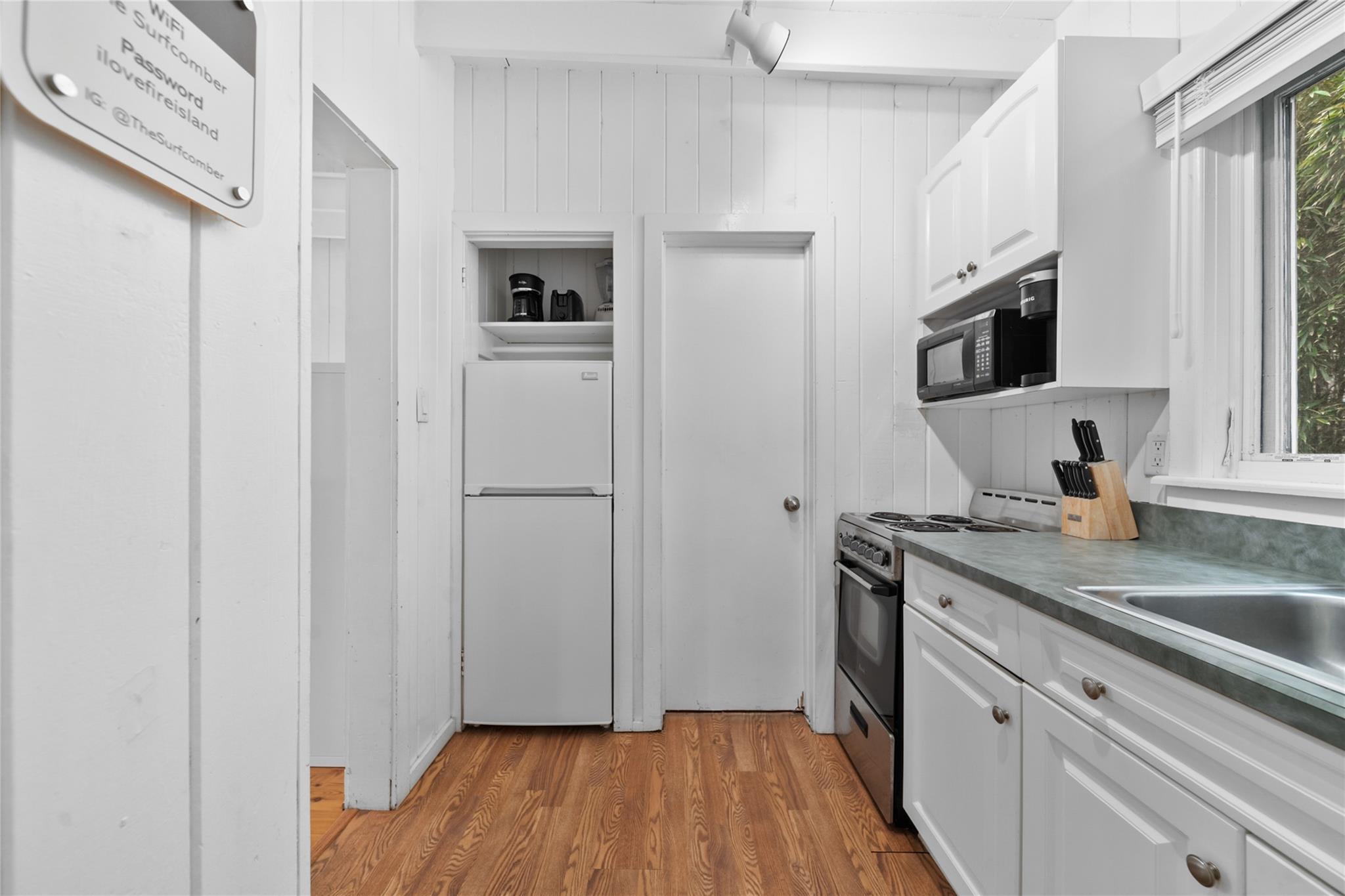 Single Family Champlain  Suffolk County, NY 11706, MLS-863216-23