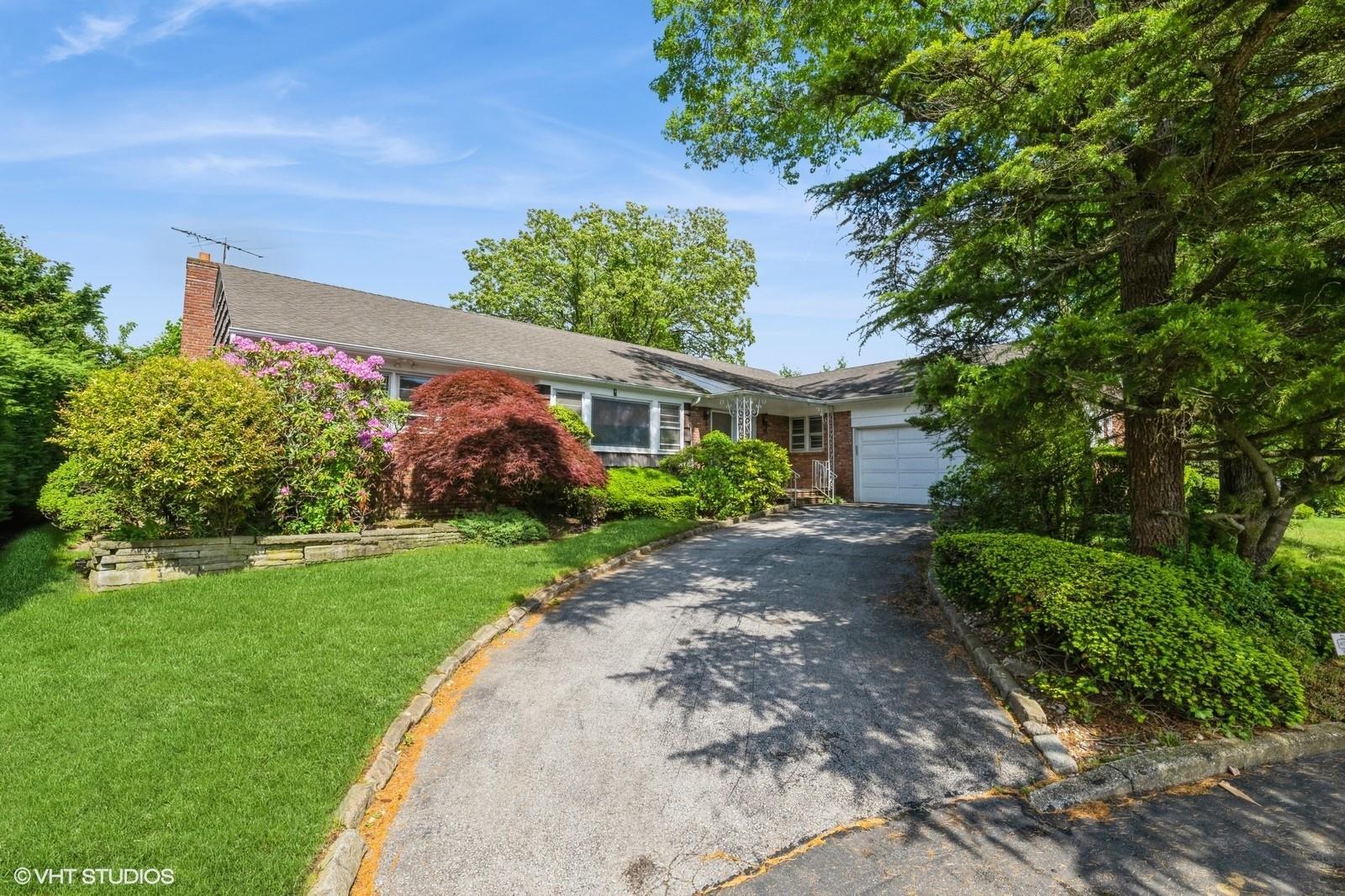 Single Family Ivy  Nassau County, NY 11559, MLS-863229-2