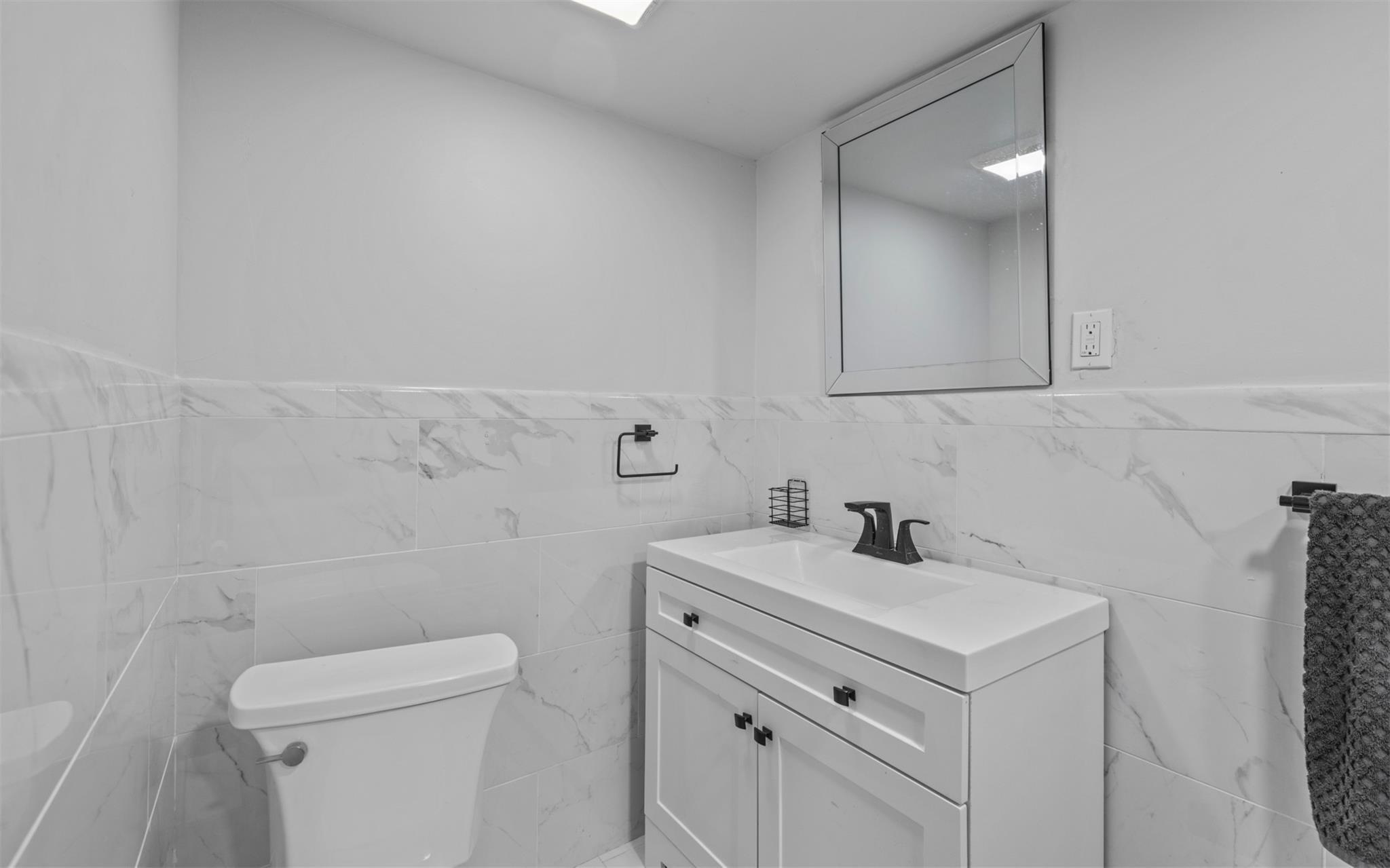Single Family Stonehurst  Suffolk County, NY 11746, MLS-863264-32