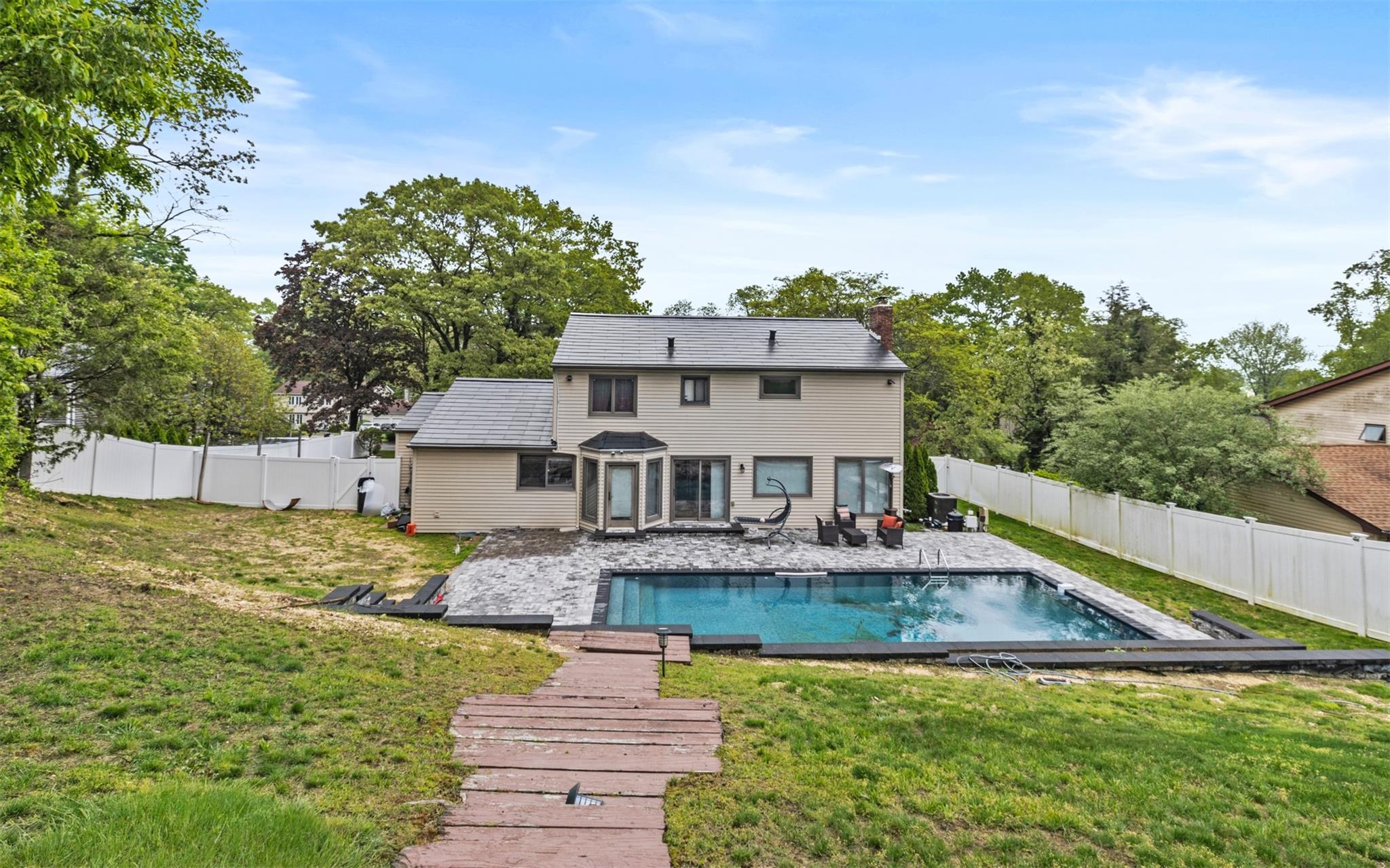 Single Family Stonehurst  Suffolk County, NY 11746, MLS-863264-35