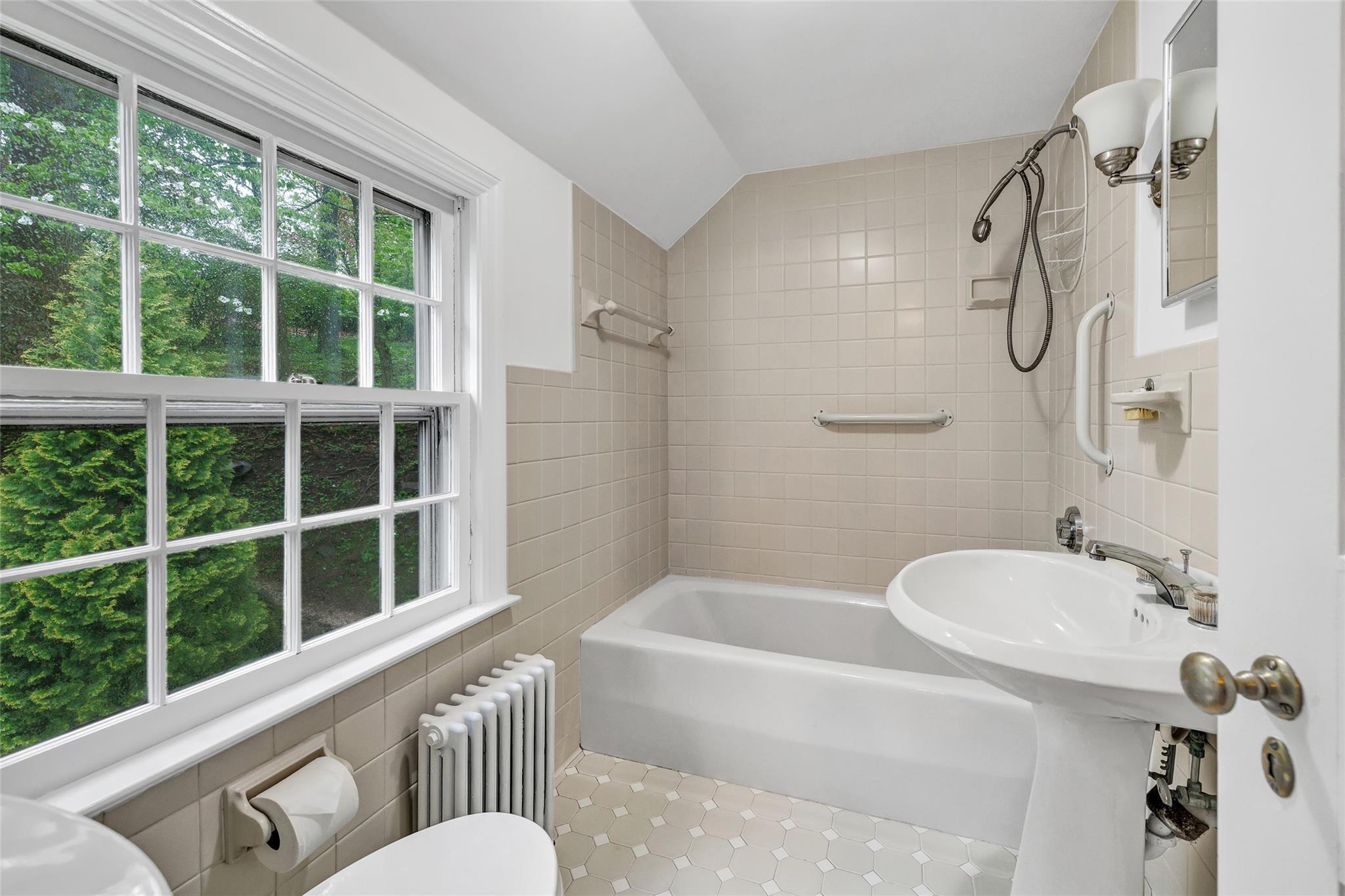 Single Family Richmond Hill  Out Of Area, NY 06854, MLS-863283-28