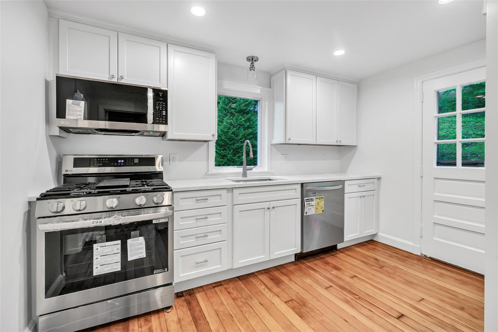 Single Family Richmond Hill  Out Of Area, NY 06854, MLS-863283-8