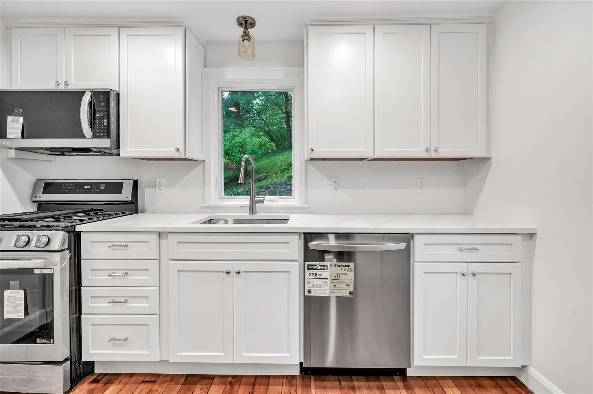 Single Family Richmond Hill  Out Of Area, NY 06854, MLS-863283-9