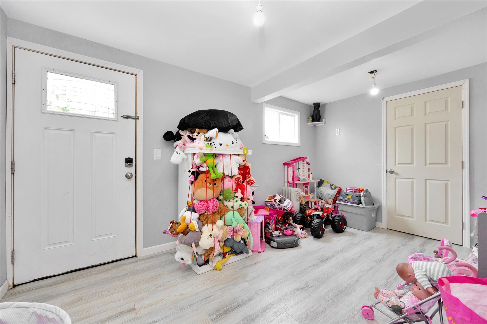 Single Family Evelyn  Nassau County, NY 11714, MLS-863324-21