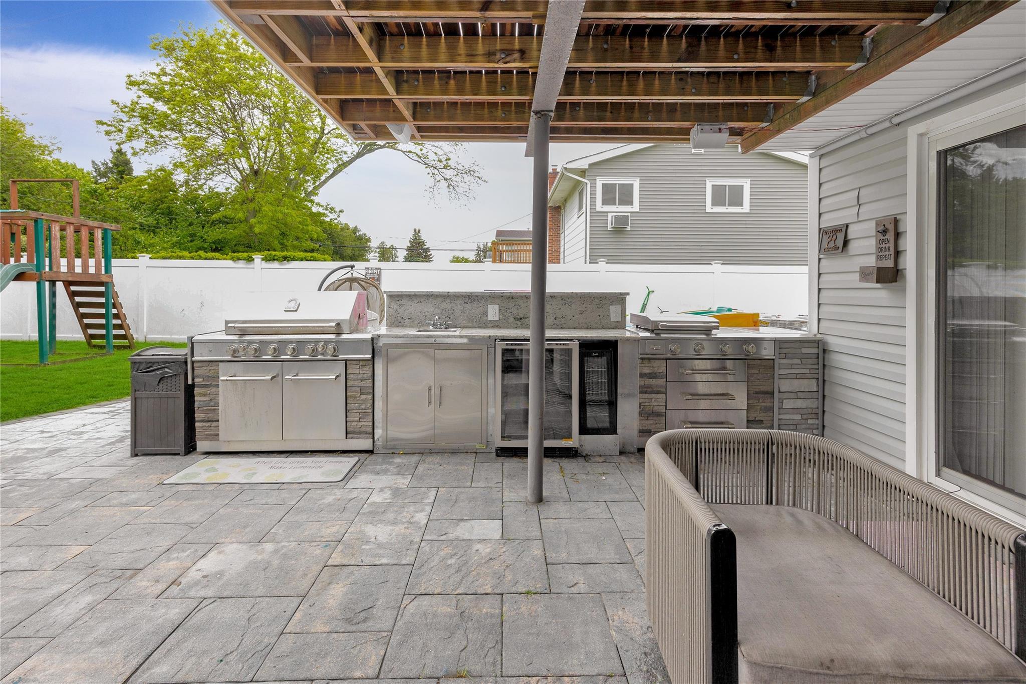 Single Family Evelyn  Nassau County, NY 11714, MLS-863324-34