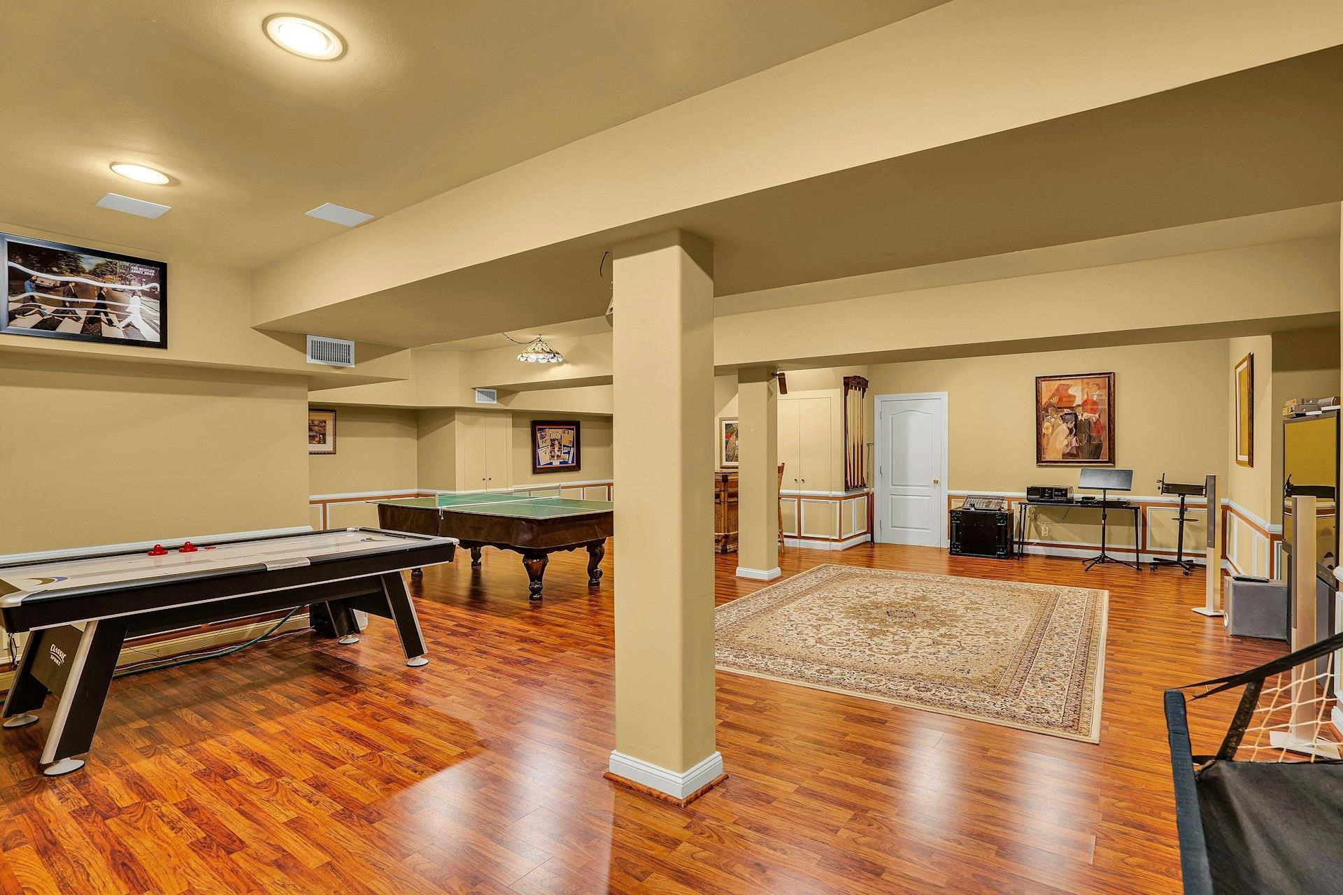 Single Family Seneca  Suffolk County, NY 11746, MLS-863332-35