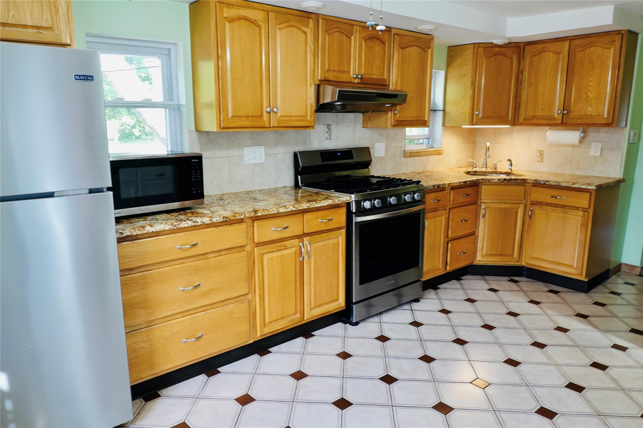 Single Family Barkley  Bronx, NY 10465, MLS-863380-3