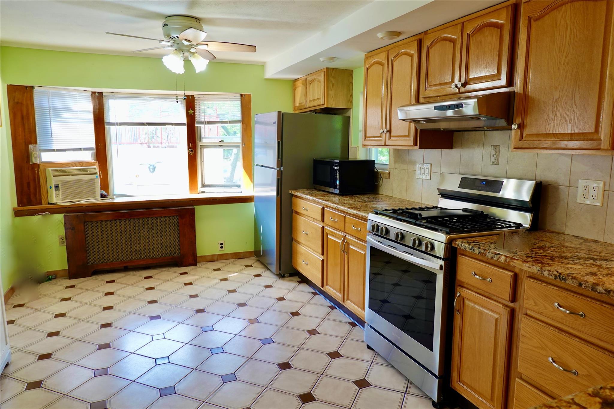 Single Family Barkley  Bronx, NY 10465, MLS-863380-4