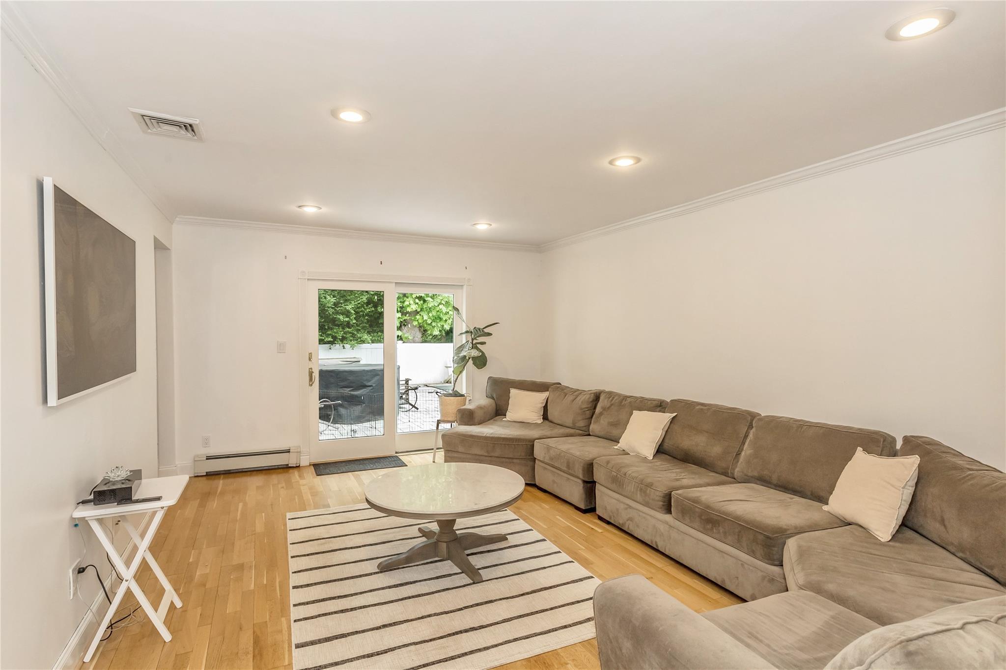 Single Family 3rd  Suffolk County, NY 11731, MLS-863434-11