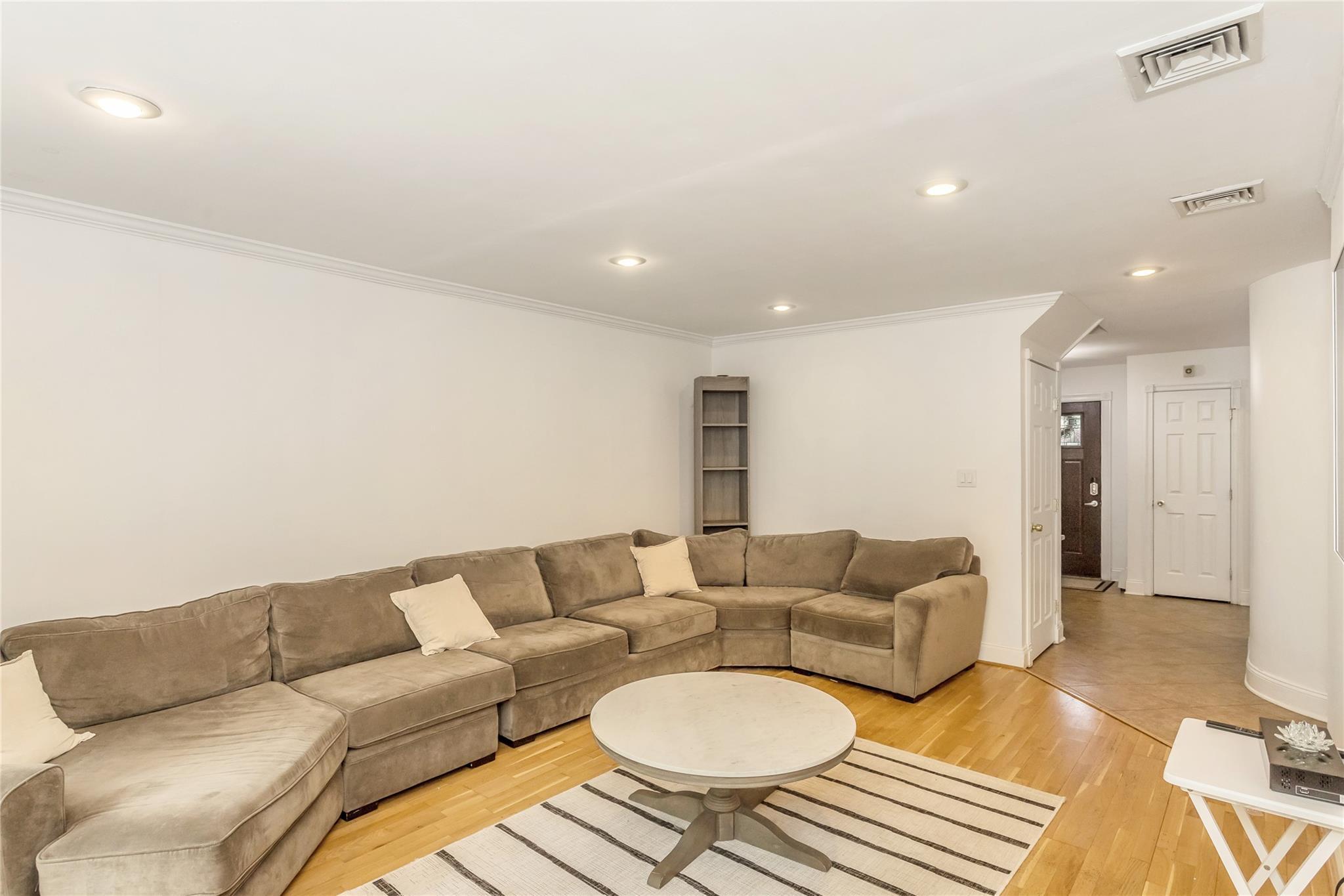 Single Family 3rd  Suffolk County, NY 11731, MLS-863434-12