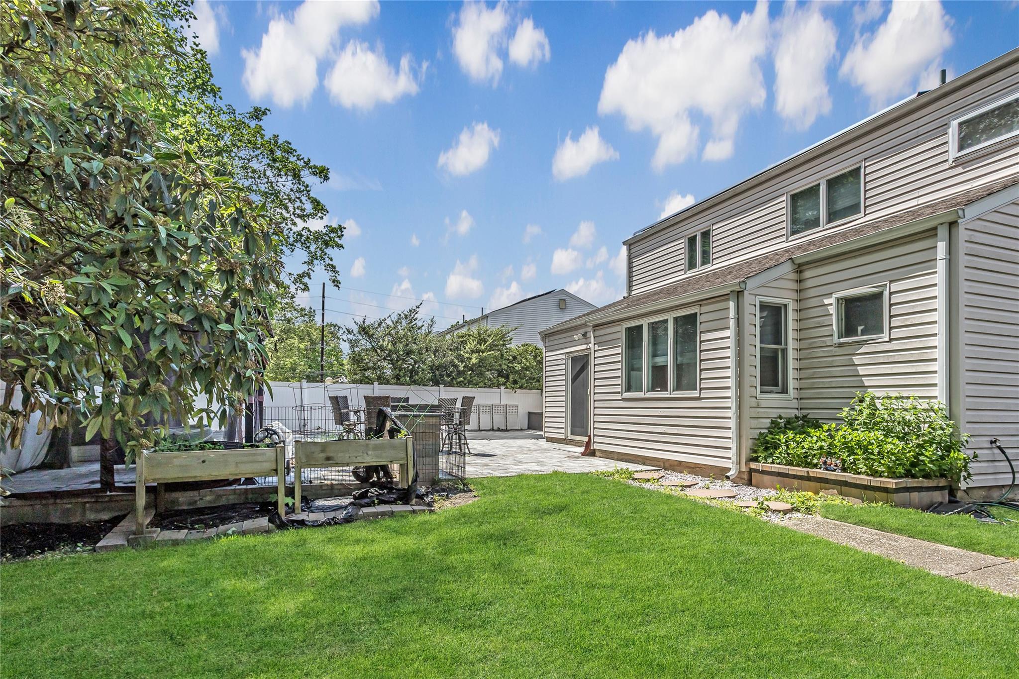 Single Family 3rd  Suffolk County, NY 11731, MLS-863434-25