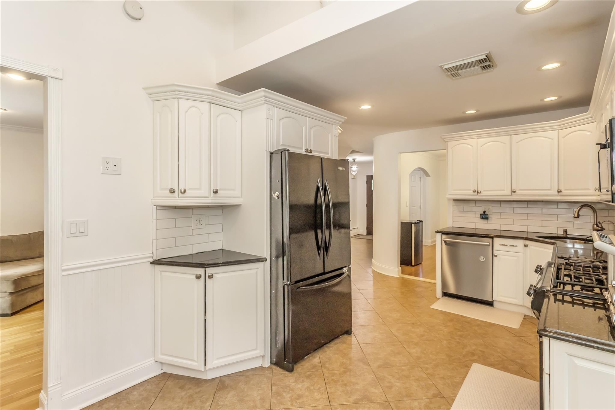 Single Family 3rd  Suffolk County, NY 11731, MLS-863434-7
