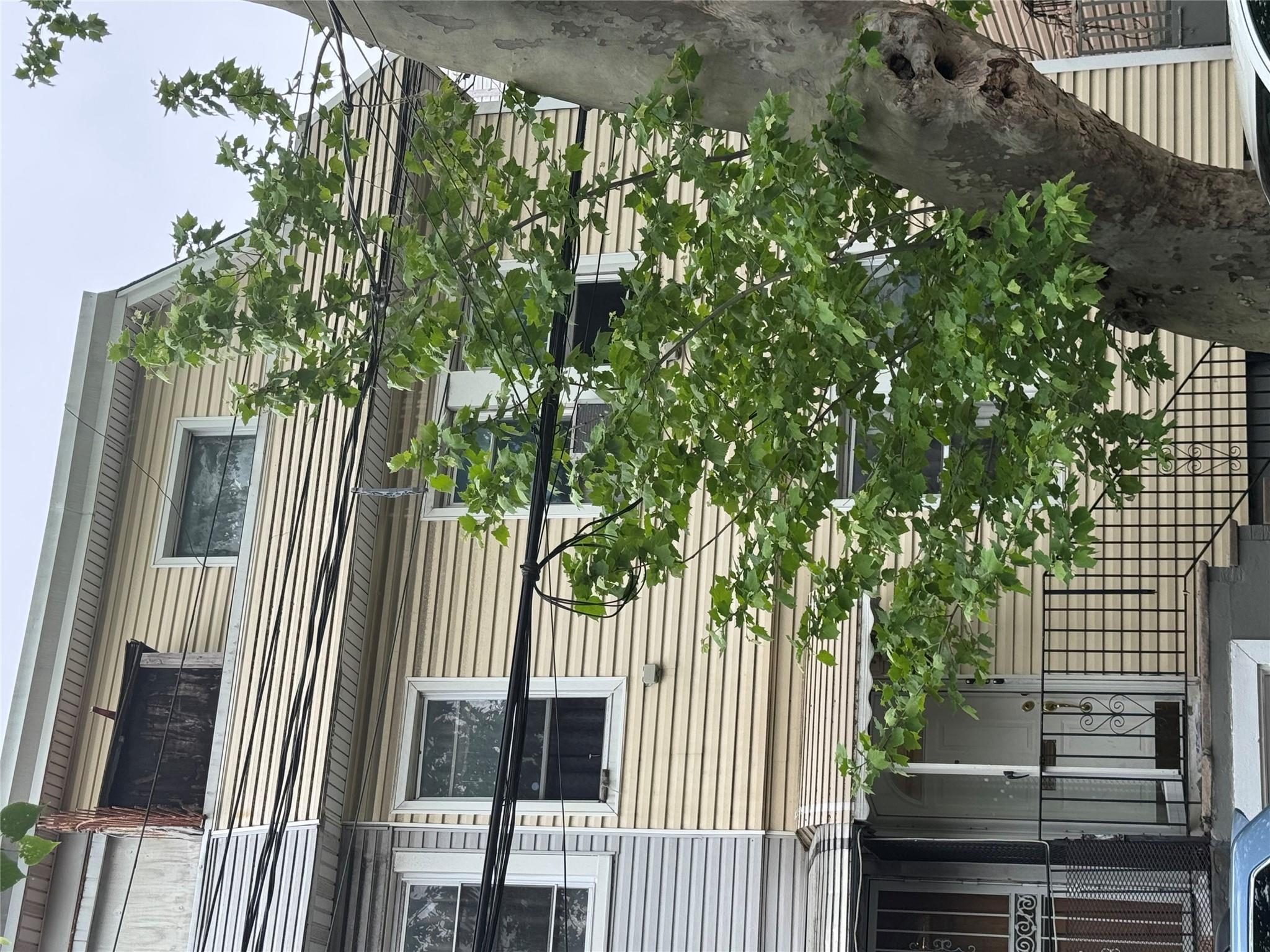 Single Family in New York - 109  Queens, NY 11368