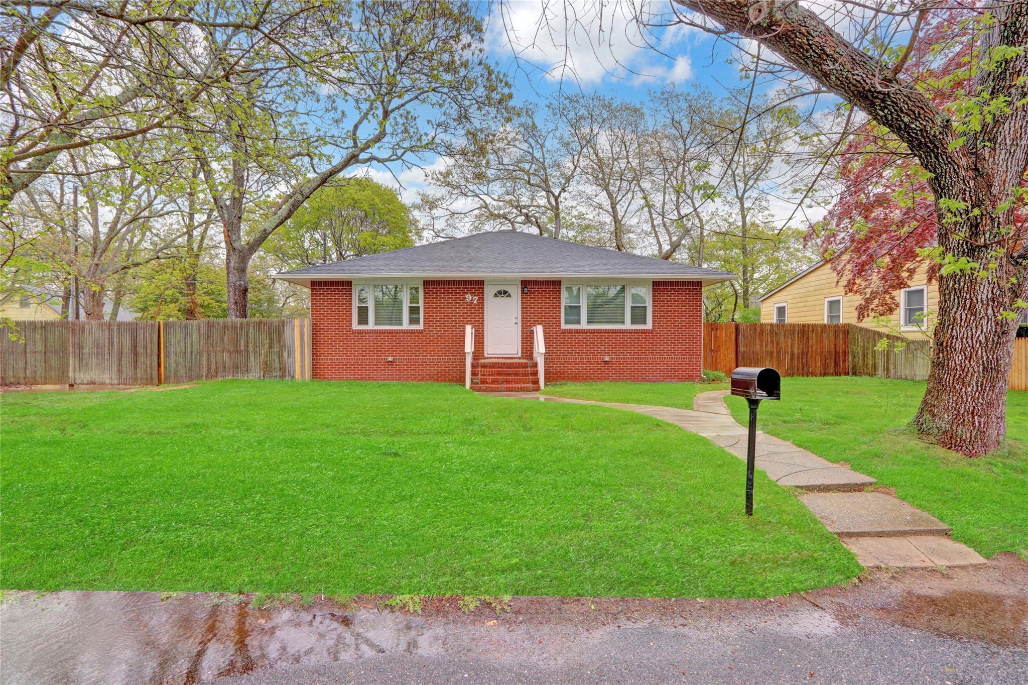 Single Family Overlook  Suffolk County, NY 11951, MLS-863598-2