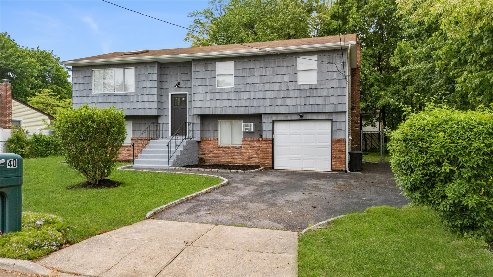 Single Family 29th  Suffolk County, NY 11798, MLS-863630-2
