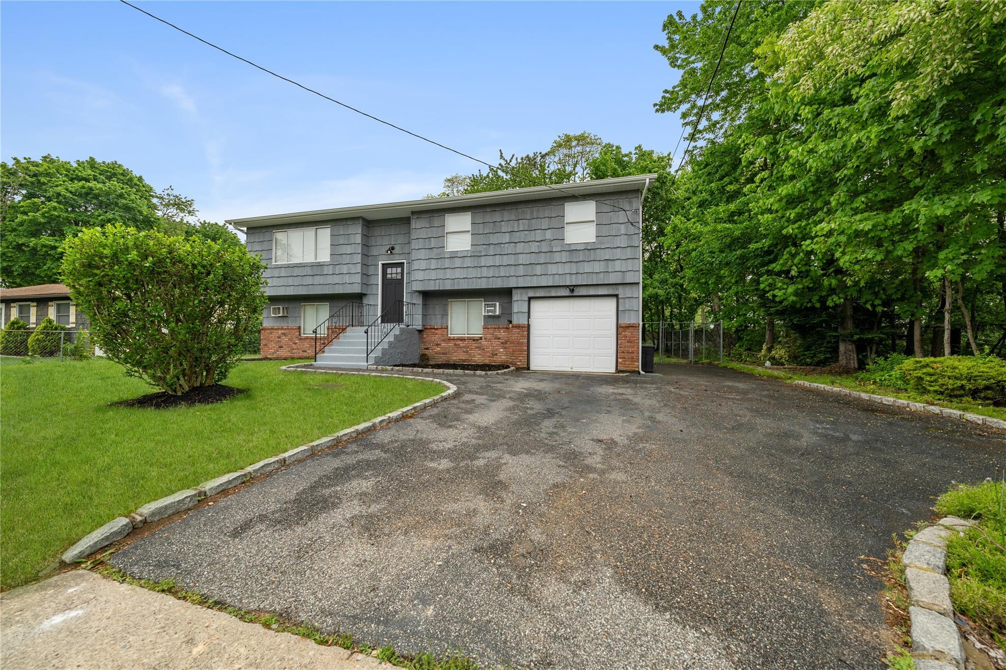 Single Family 29th  Suffolk County, NY 11798, MLS-863630-4