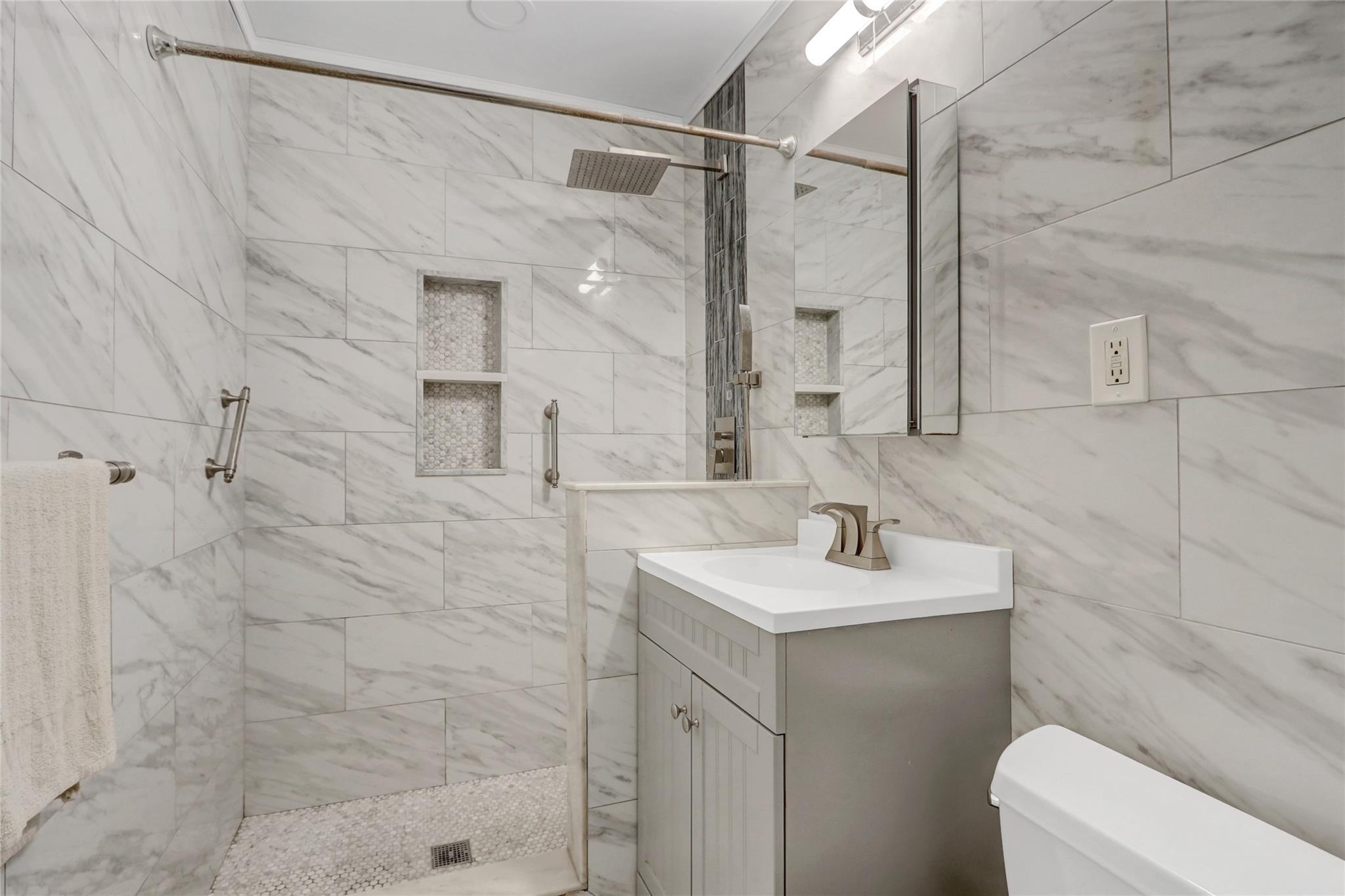 Single Family Clover  Nassau County, NY 11756, MLS-863678-12