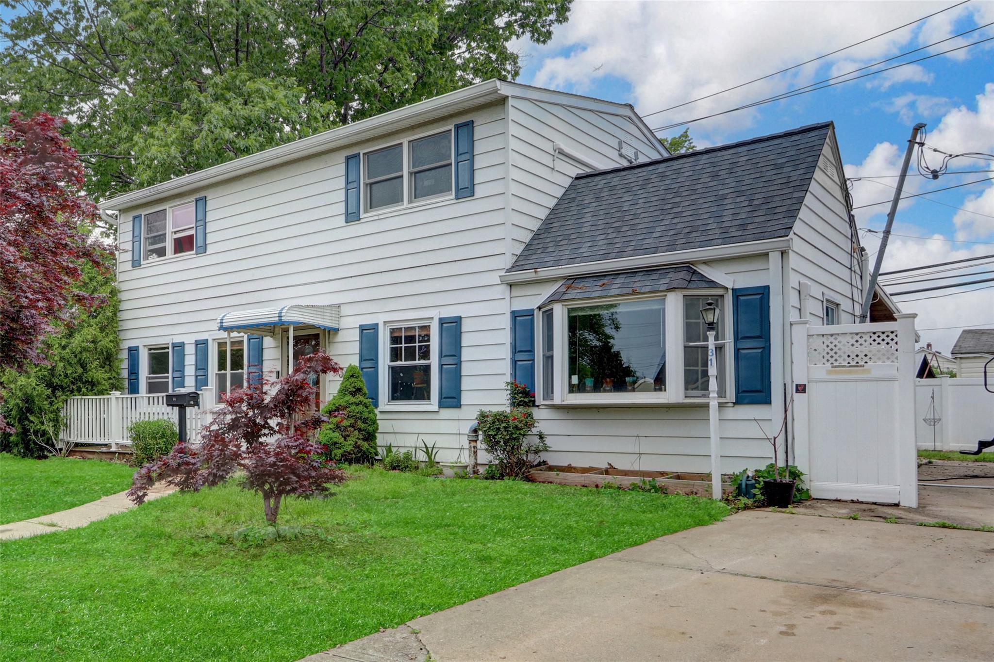 Single Family Clover  Nassau County, NY 11756, MLS-863678-2