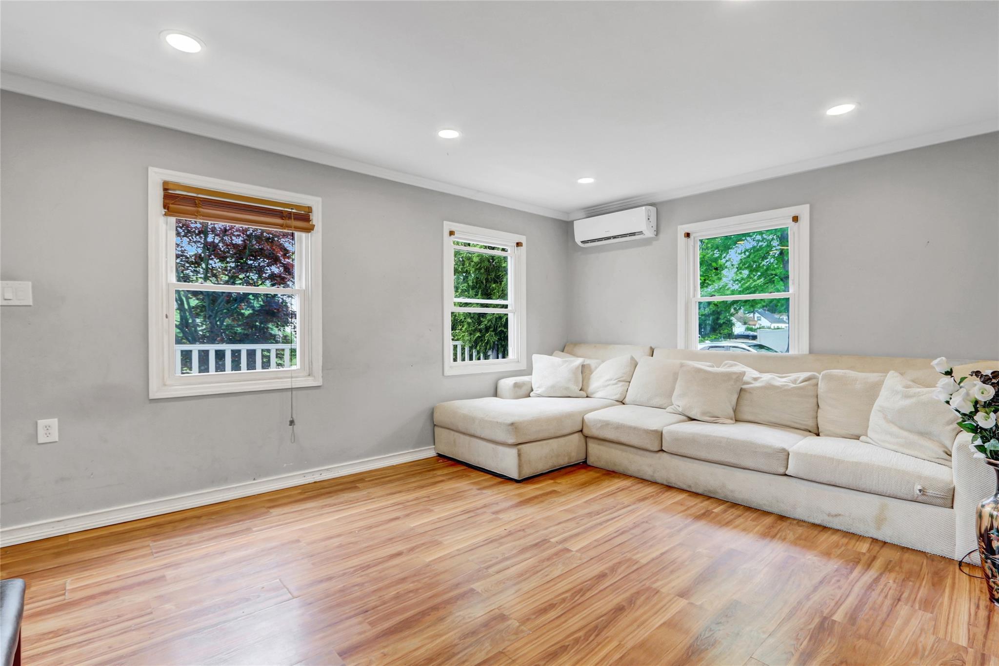 Single Family Clover  Nassau County, NY 11756, MLS-863678-5
