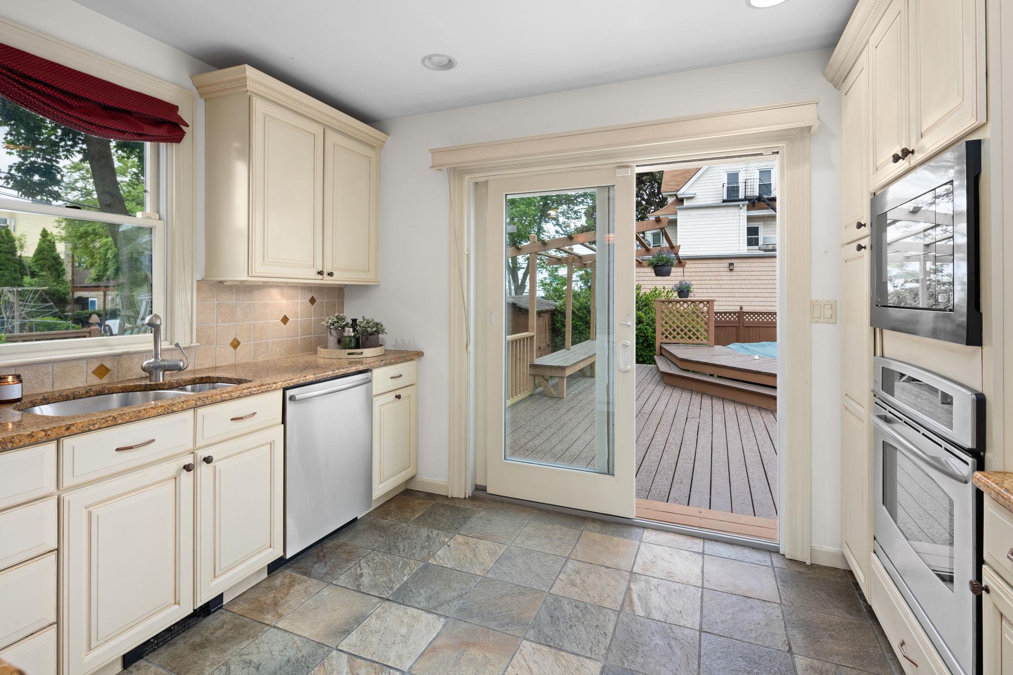 Single Family Minnieford  Bronx, NY 10464, MLS-863699-10