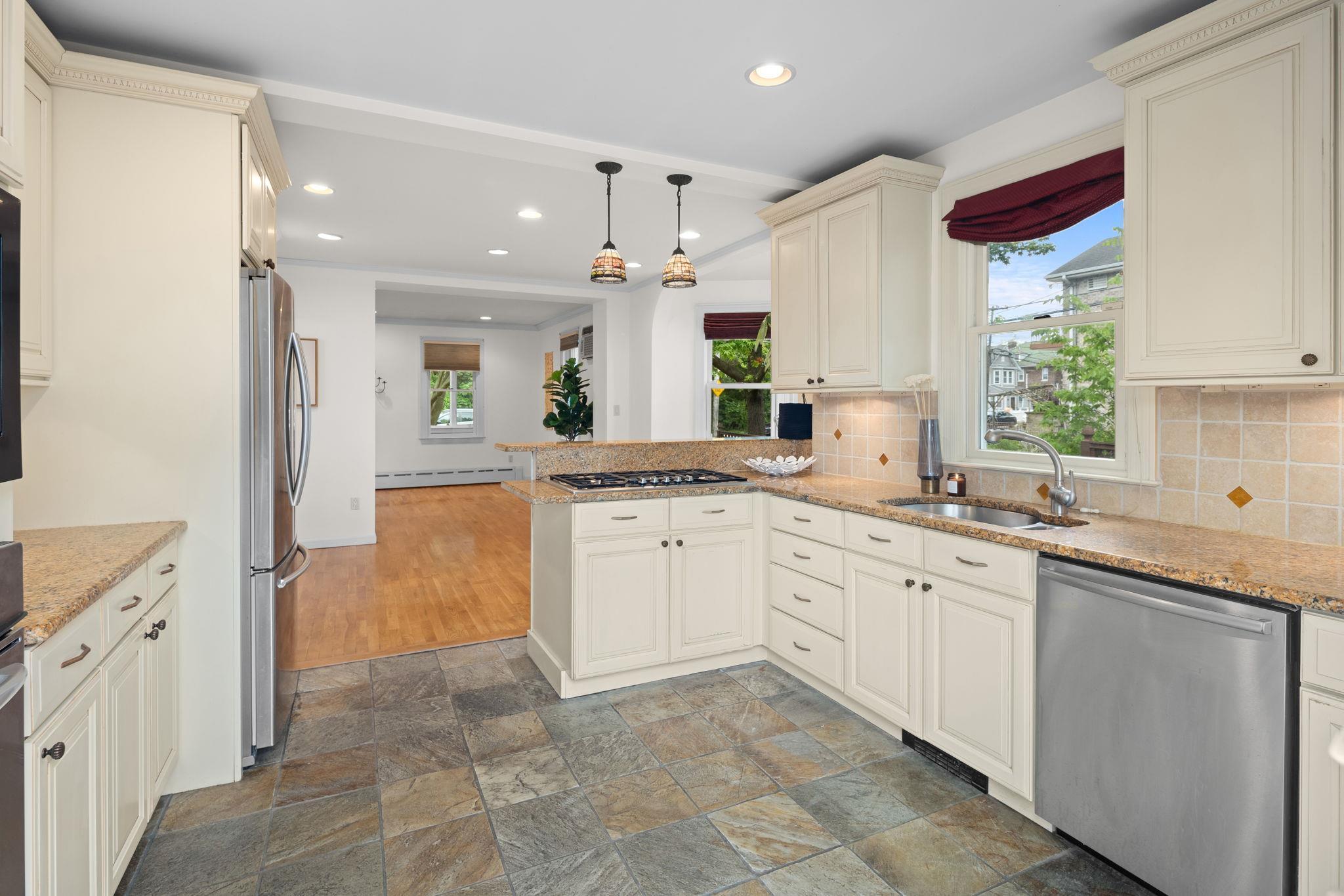 Single Family Minnieford  Bronx, NY 10464, MLS-863699-12