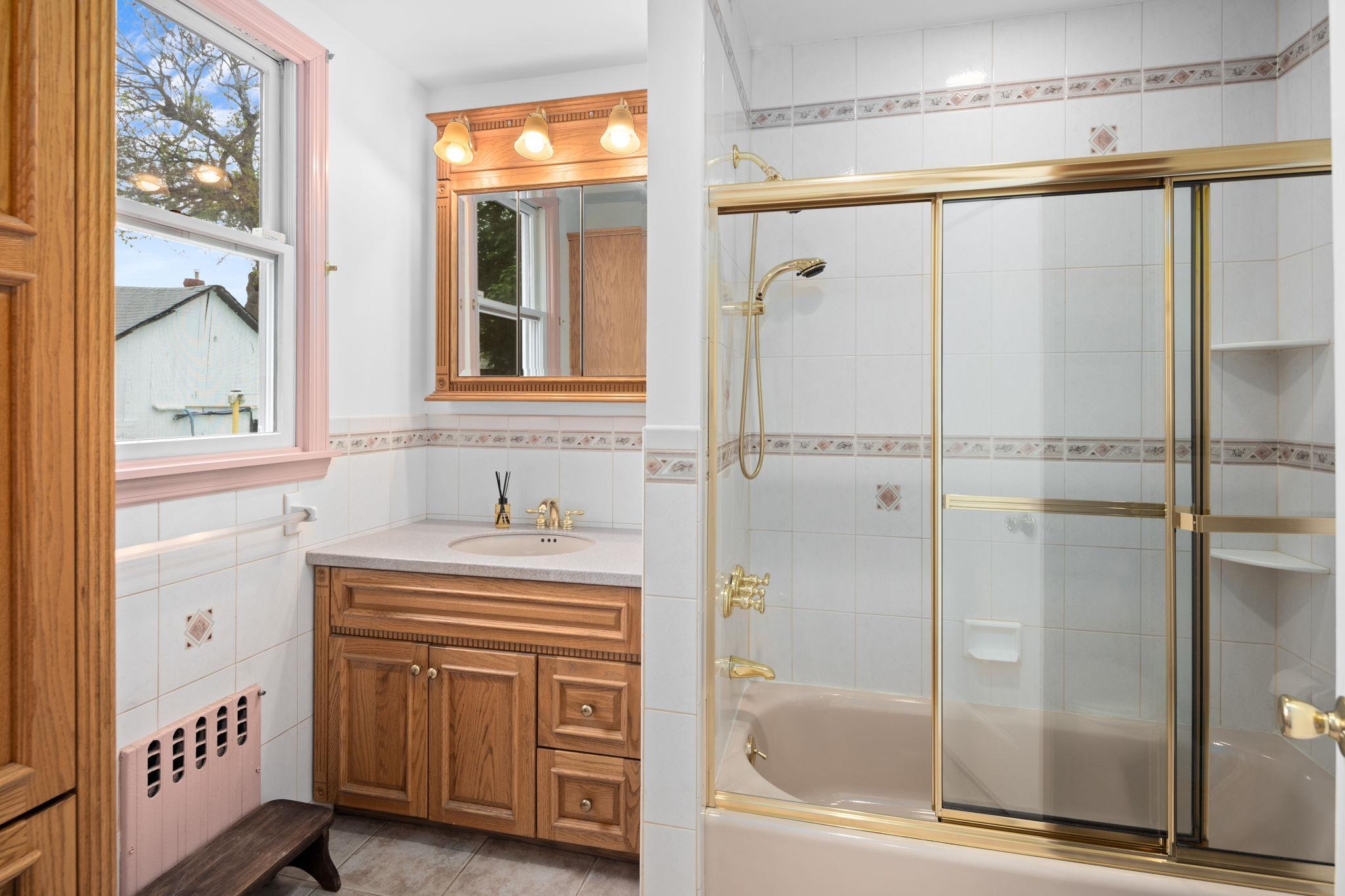 Single Family Minnieford  Bronx, NY 10464, MLS-863699-24