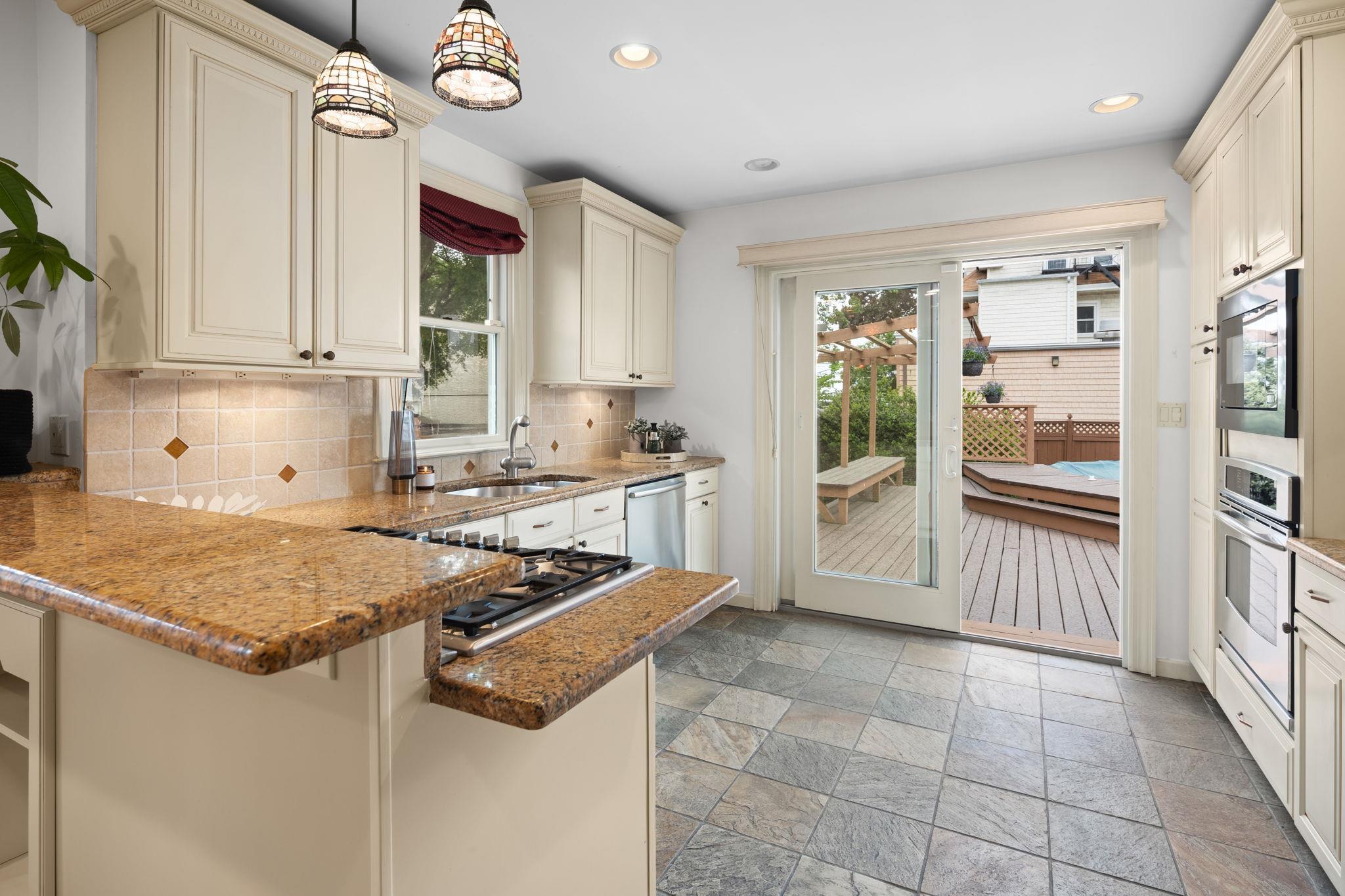 Single Family Minnieford  Bronx, NY 10464, MLS-863699-9