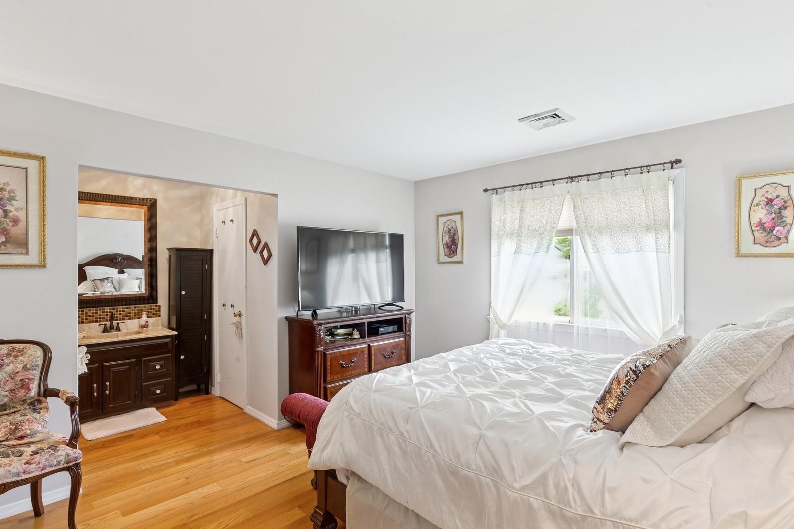 Single Family Ridge  Suffolk County, NY 11967, MLS-863709-21