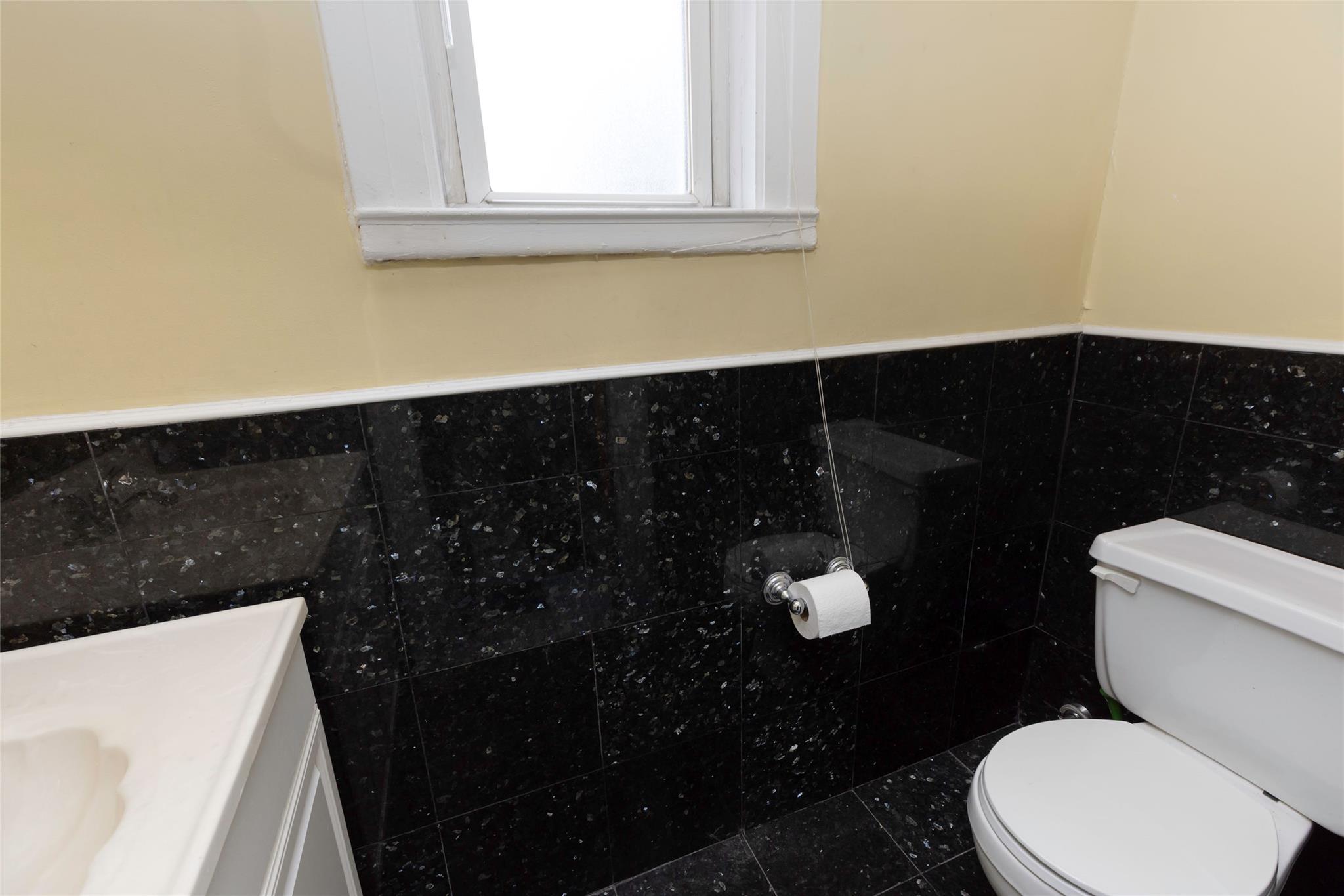 Commercial Lease Tremont  Bronx, NY 10465, MLS-863728-10