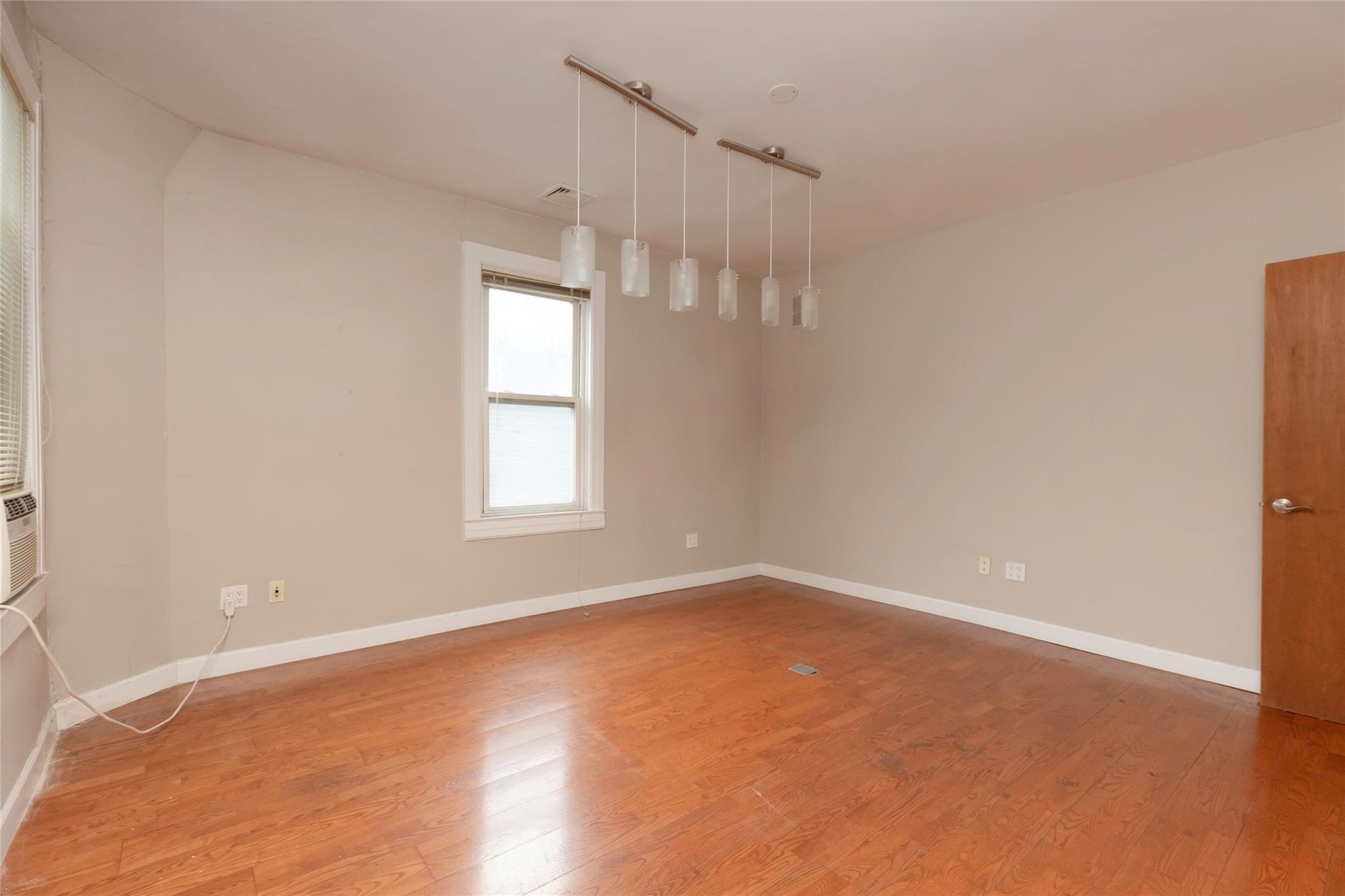 Commercial Lease Tremont  Bronx, NY 10465, MLS-863728-2