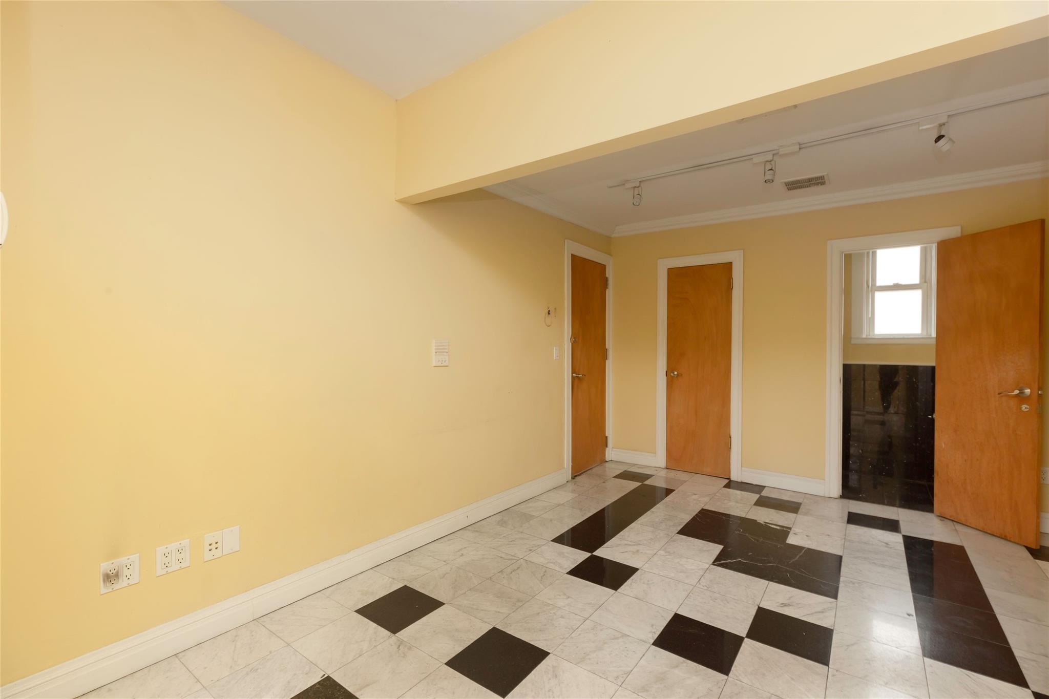 Commercial Lease Tremont  Bronx, NY 10465, MLS-863728-6